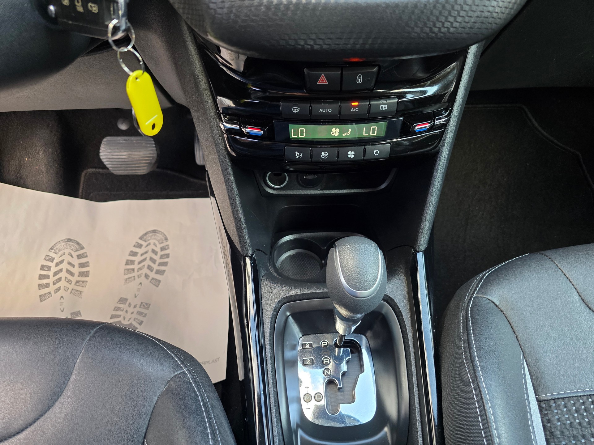 PEUGEOT 2008 1.2 PureTech Allurre EAT6-image-20