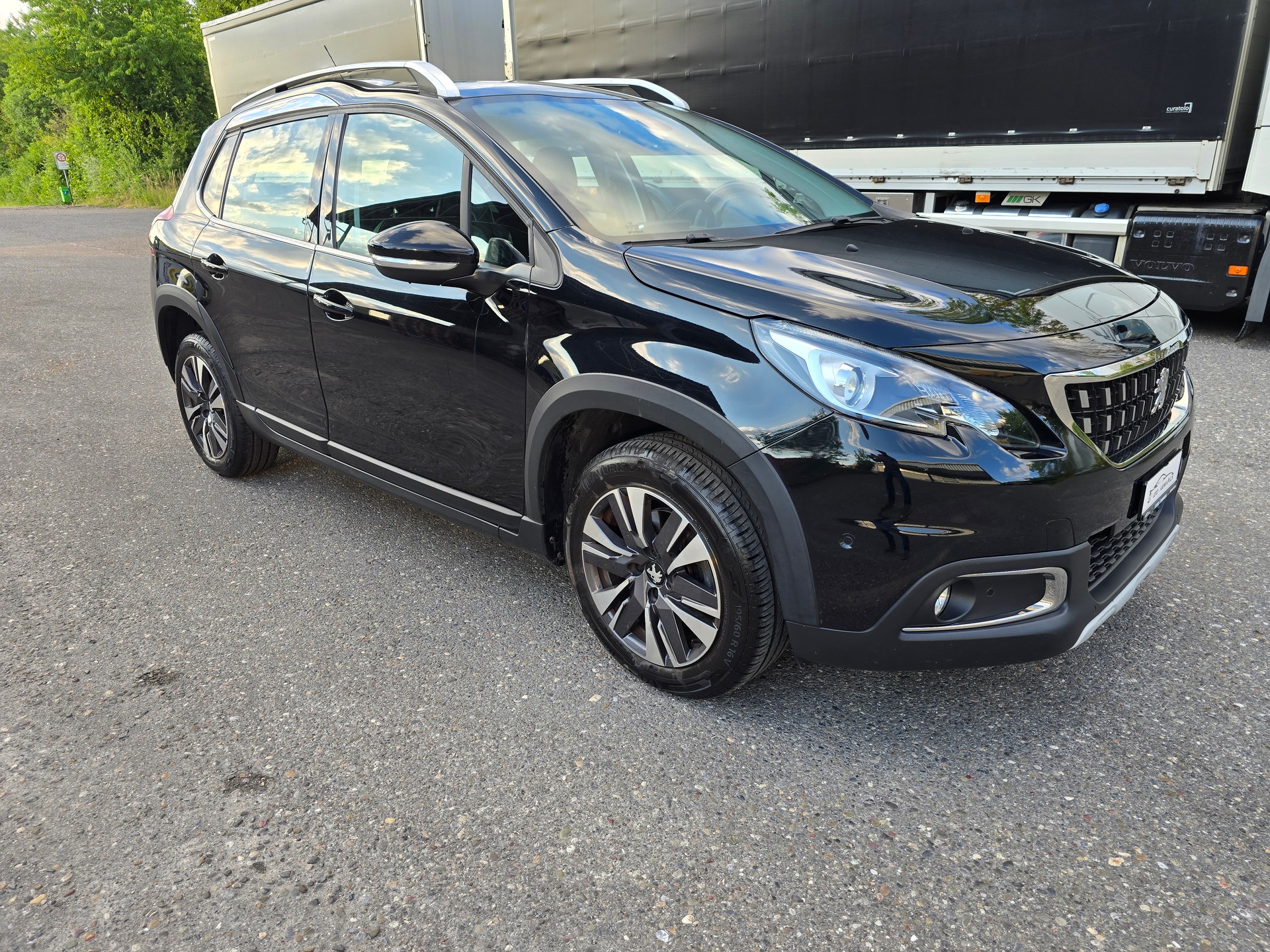 PEUGEOT 2008 1.2 PureTech Allurre EAT6-image-1
