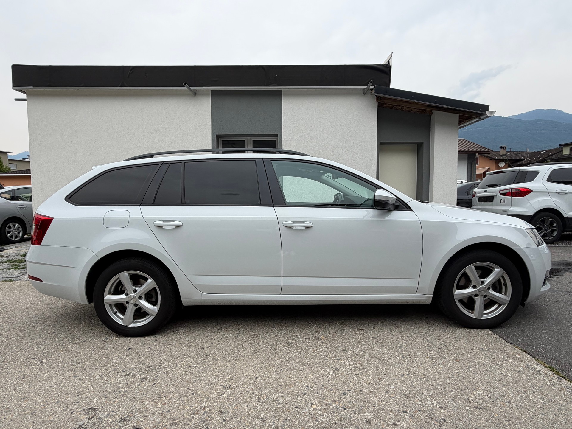 SKODA Octavia 1.6 TDI Clever 4x4 MFK 02.26-image-5