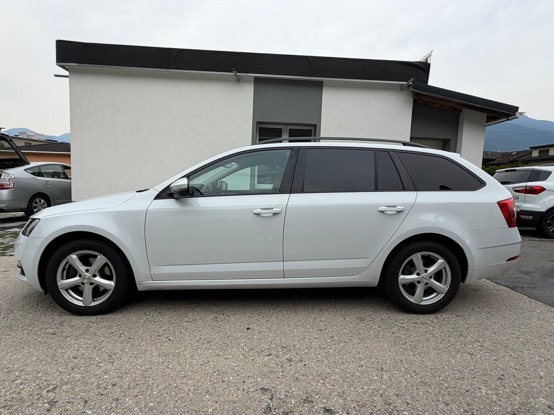SKODA Octavia 1.6 TDI Clever 4x4 MFK 02.26-image-4