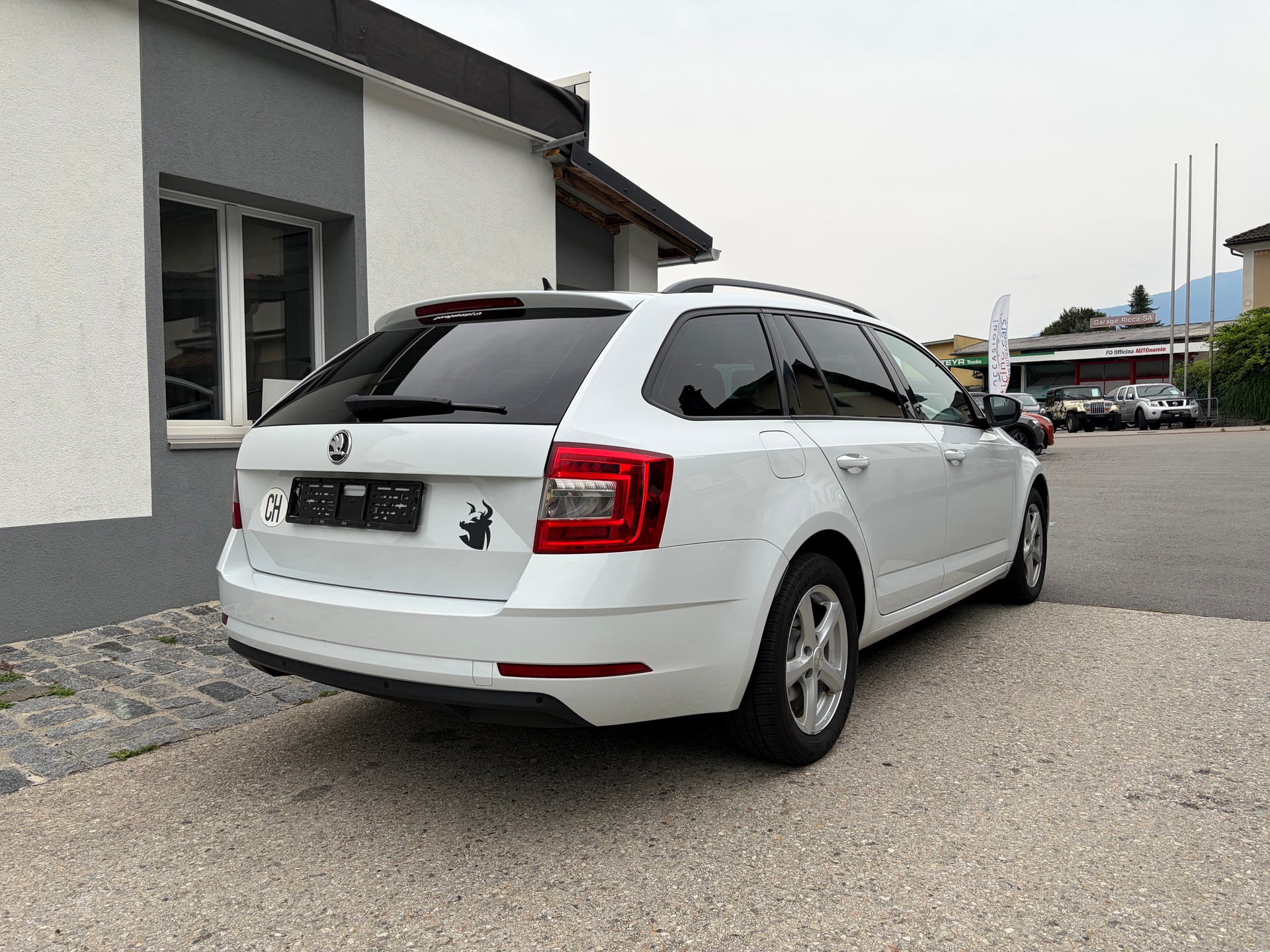 SKODA Octavia 1.6 TDI Clever 4x4 MFK 02.26-image-3