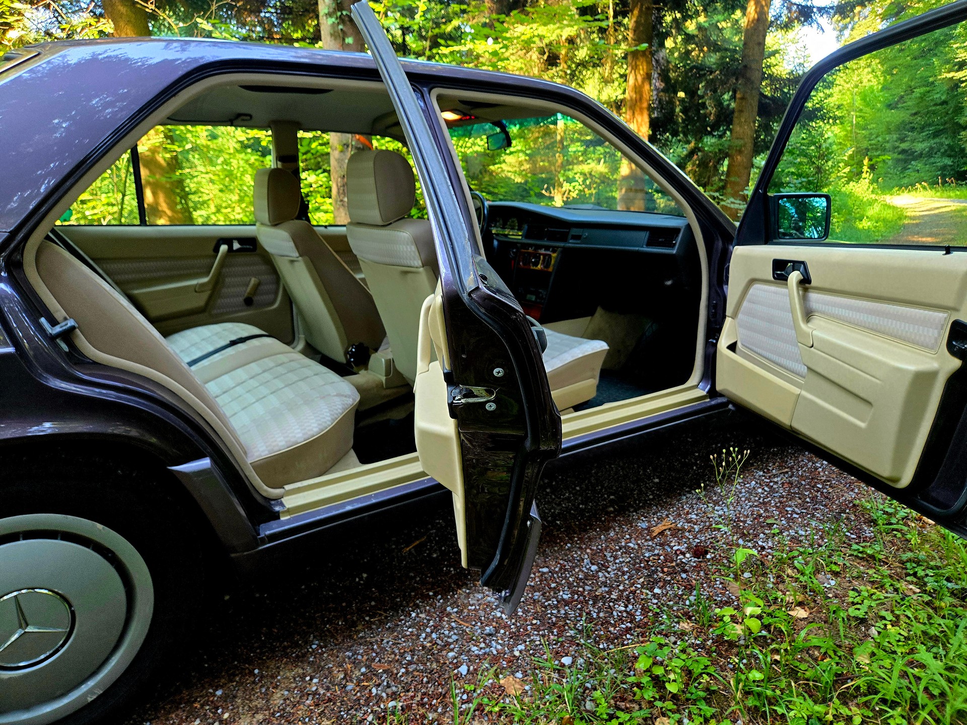 MERCEDES-BENZ 190 E 2.6-image-2