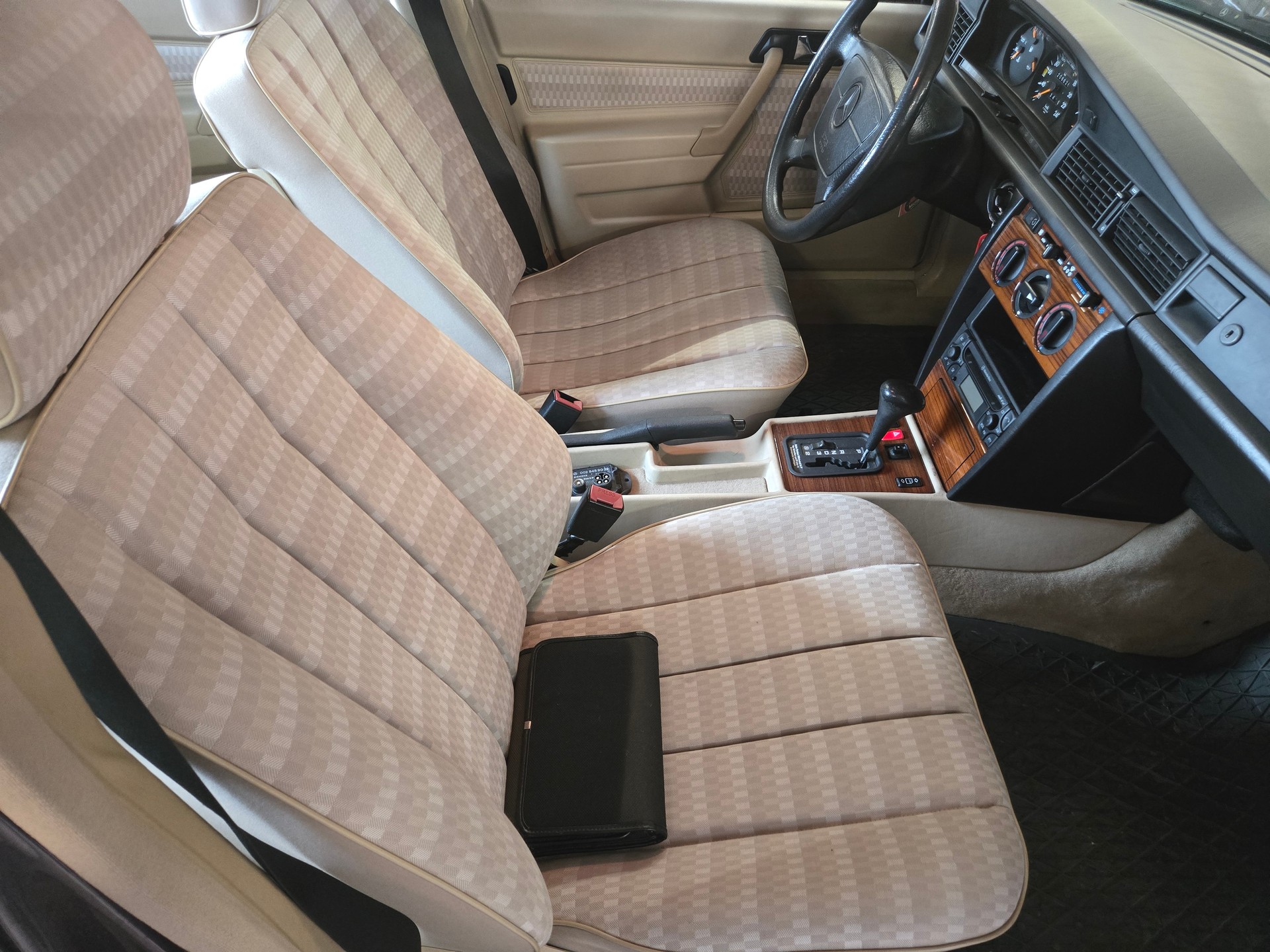 MERCEDES-BENZ 190 E 2.6-image-5