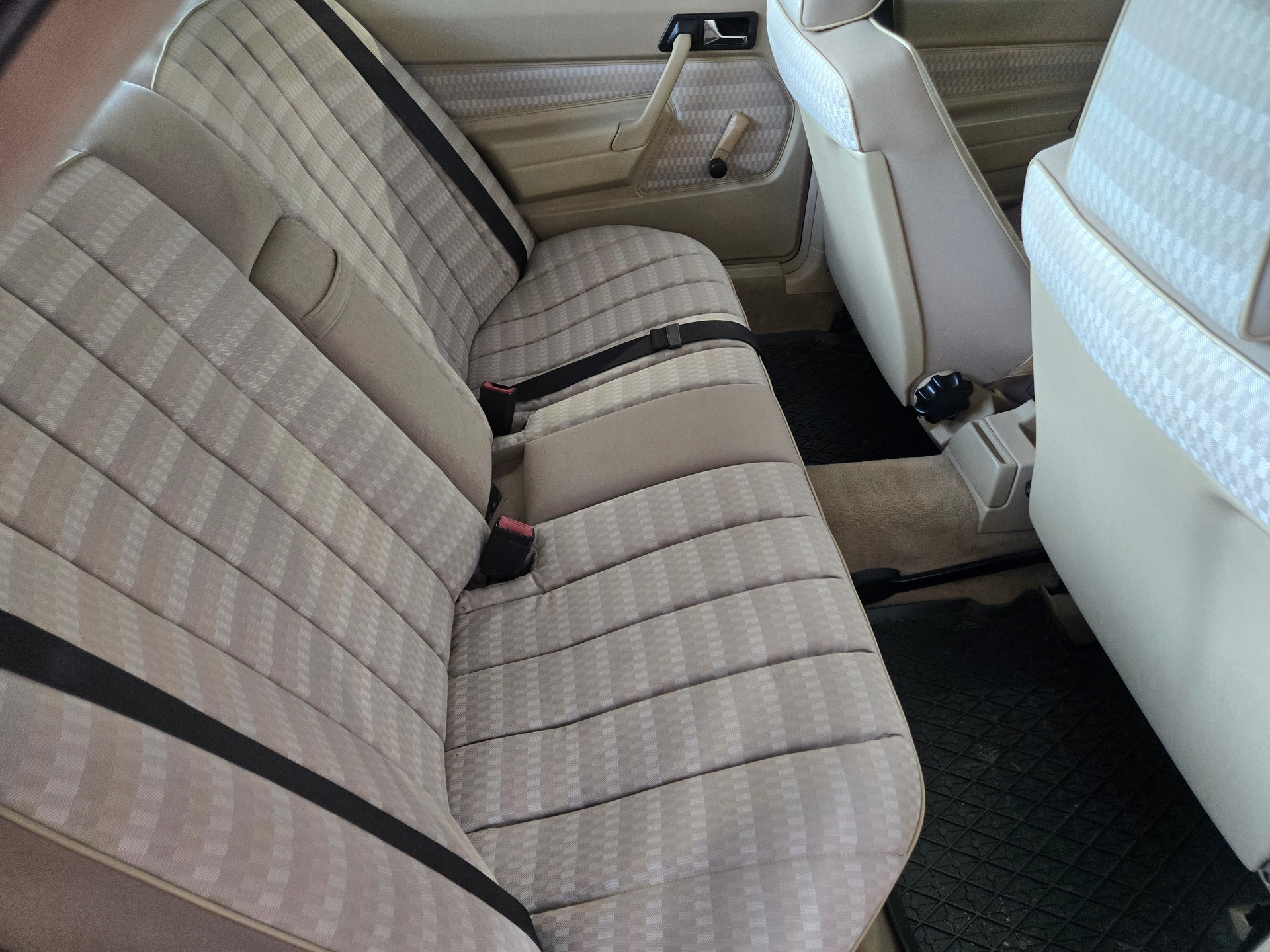 MERCEDES-BENZ 190 E 2.6-image-15