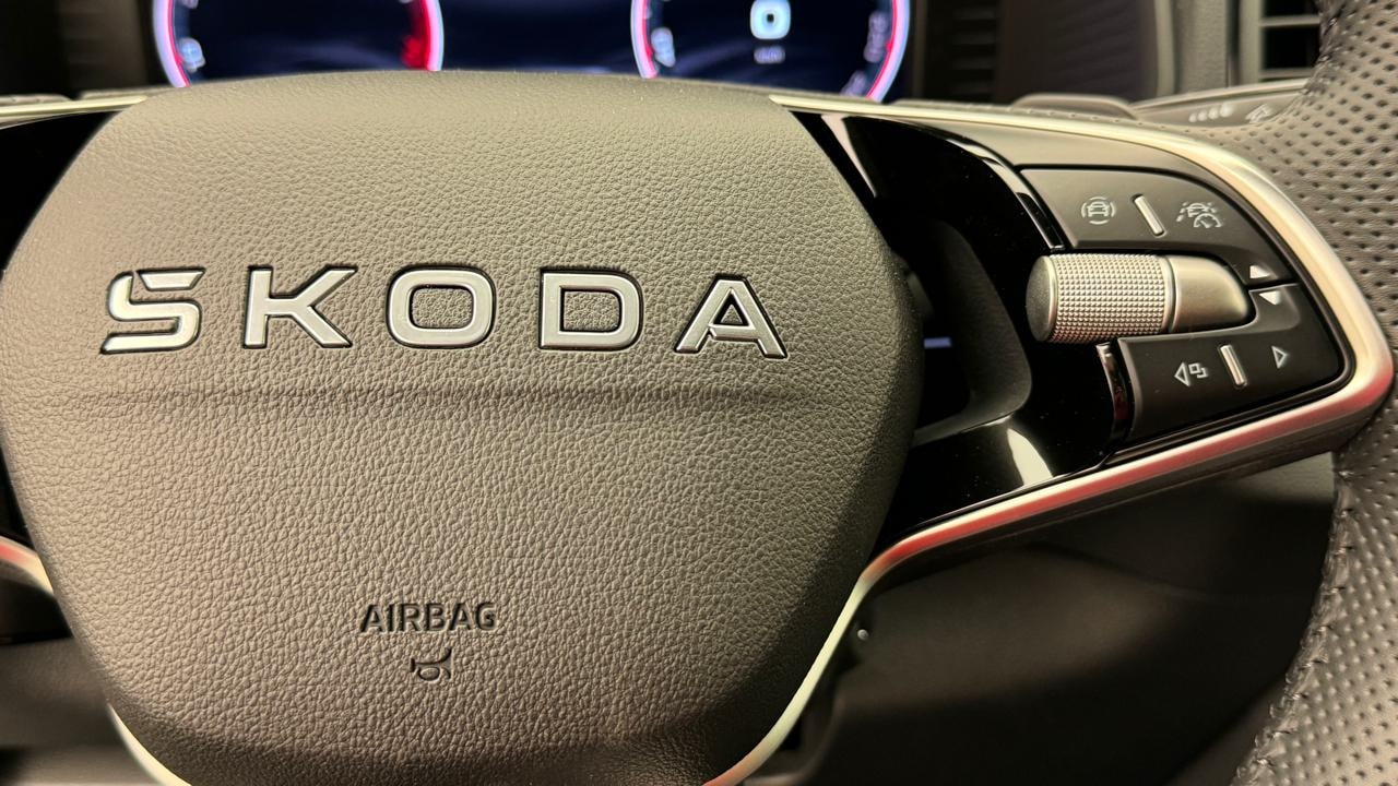SKODA Karoq 2.0 TSI SportLine 4x4 DSG-image-9