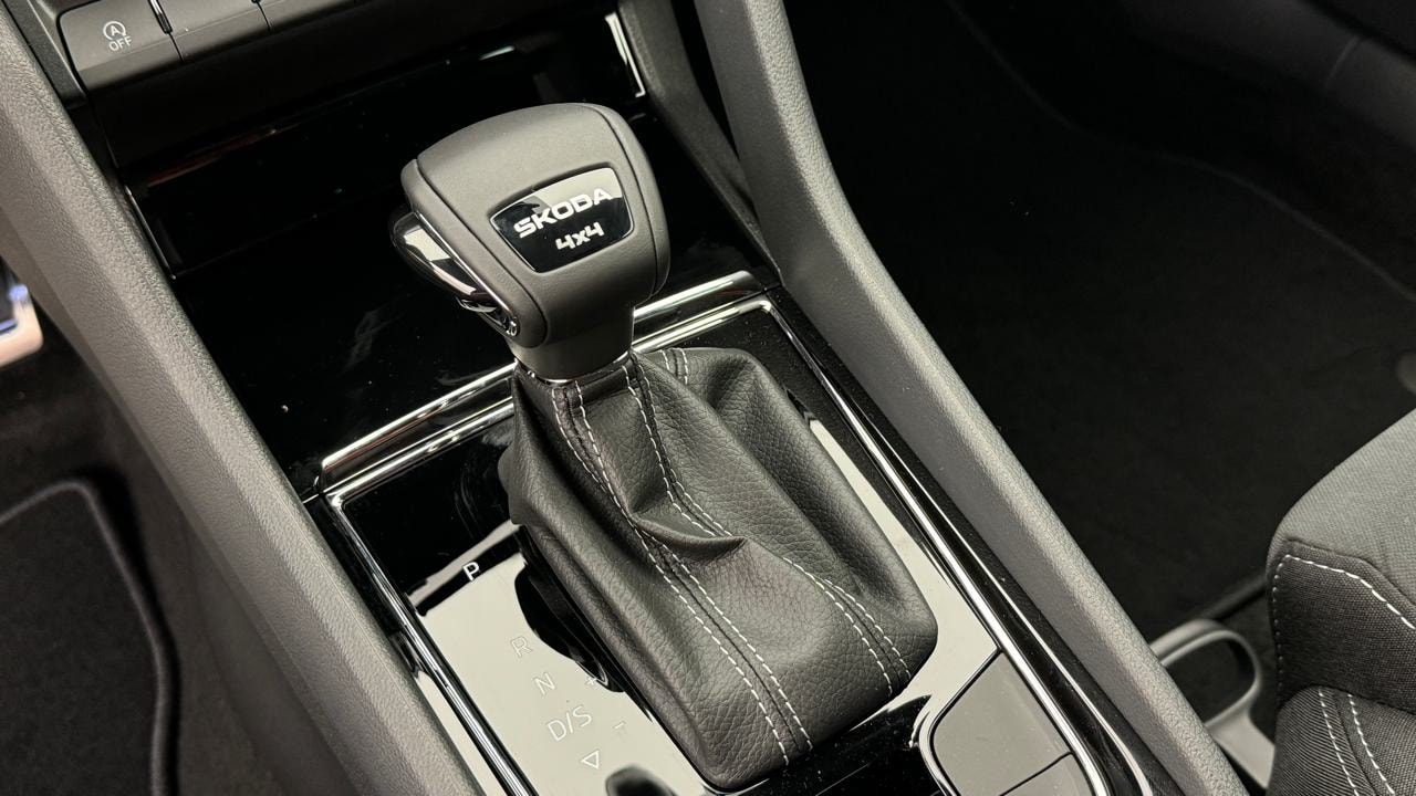 SKODA Karoq 2.0 TSI SportLine 4x4 DSG-image-10