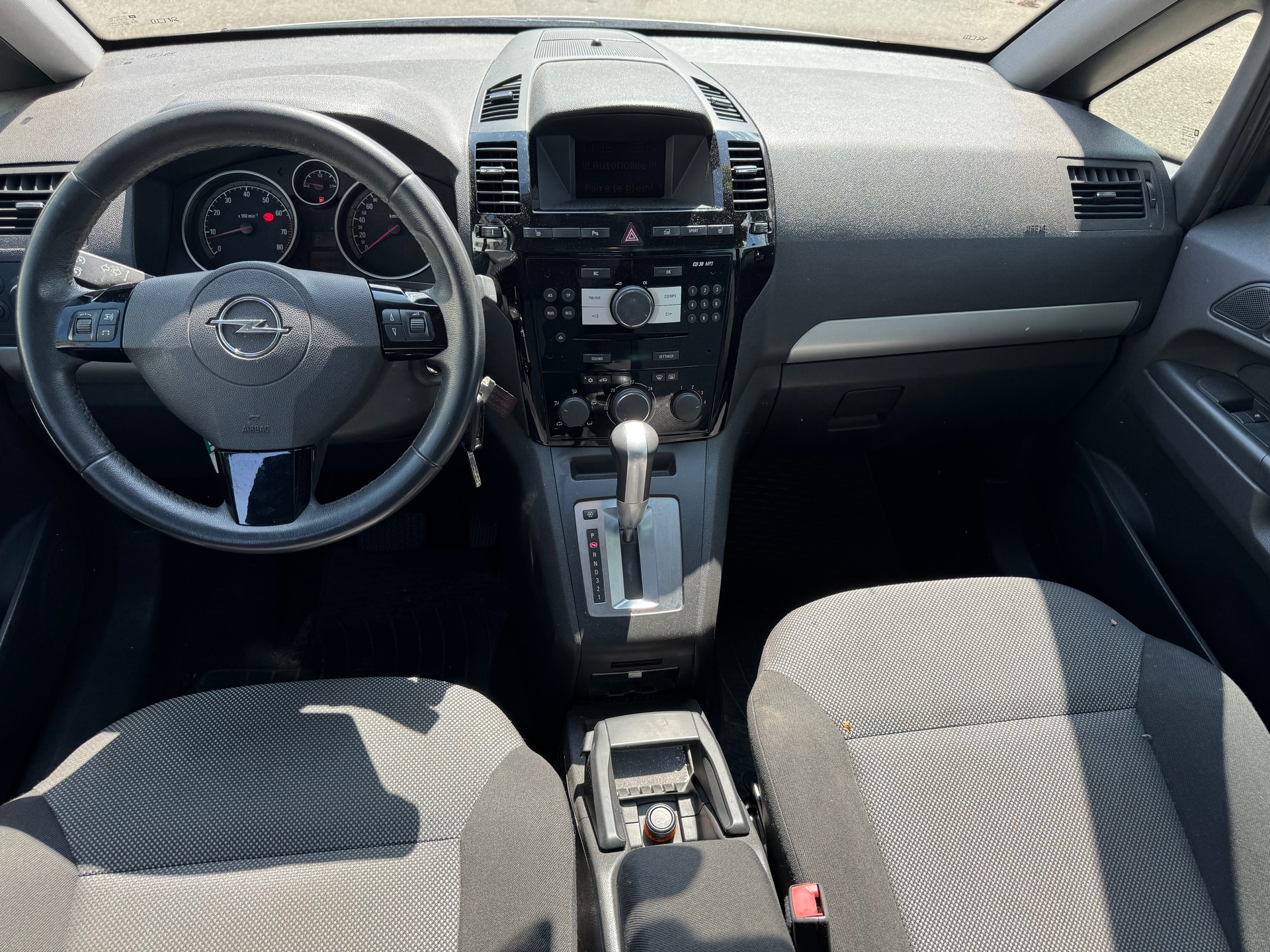 OPEL Zafira 2.2i 16V Cosmo Automatic-image-1