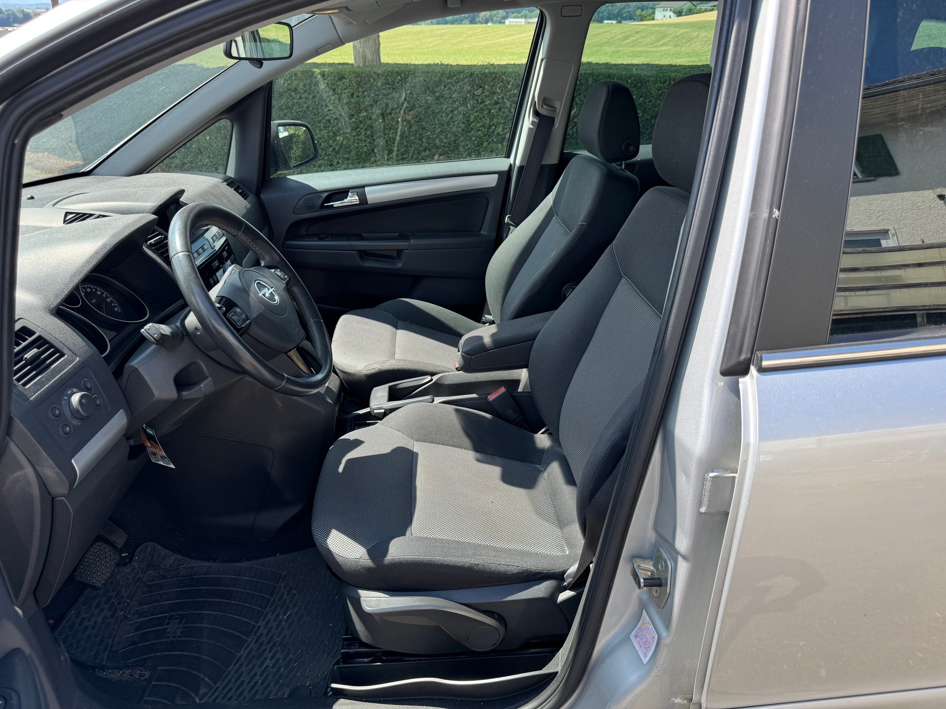 OPEL Zafira 2.2i 16V Cosmo Automatic-image-5
