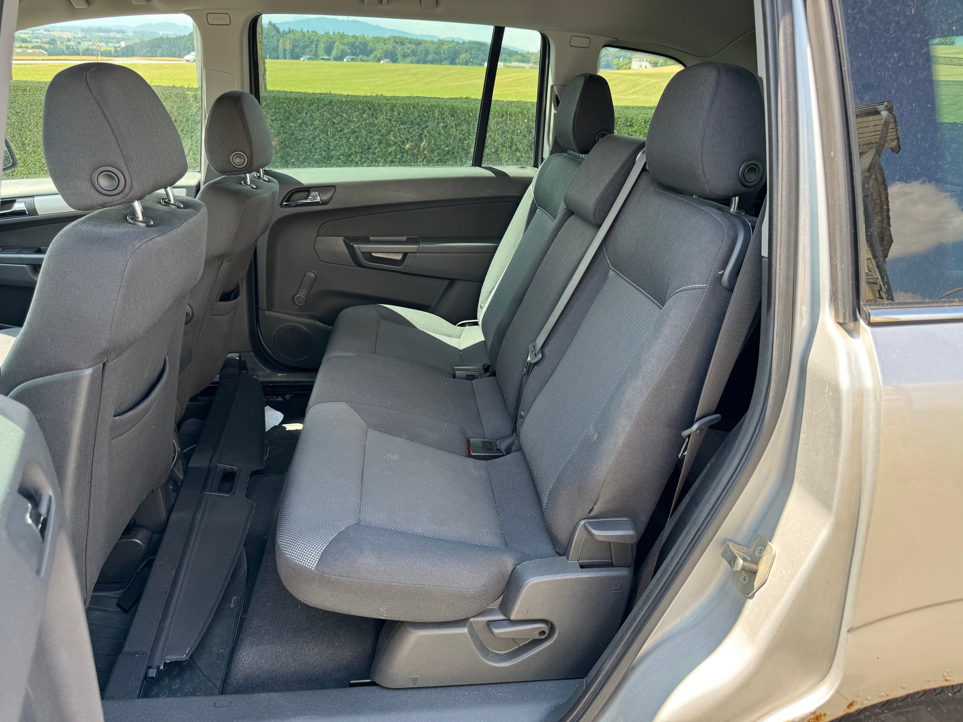OPEL Zafira 2.2i 16V Cosmo Automatic-image-7