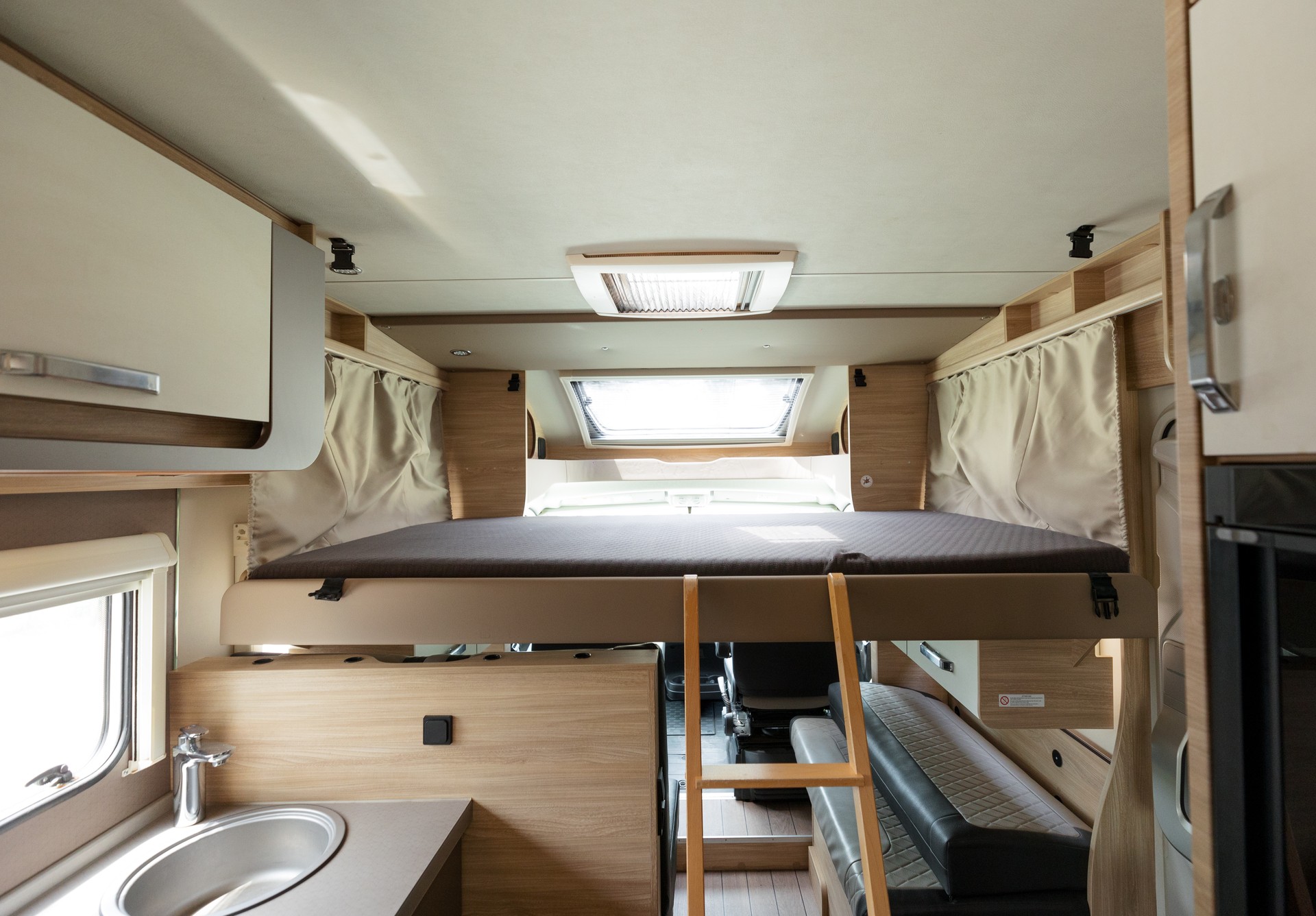 FIAT 2021 Fiat Ducato Weinsberg Carasuite | Voll ausgestattet | Schlafplätze für 5 Personen-showroom-element-2