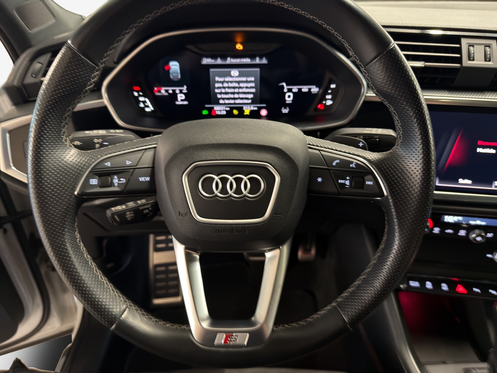 AUDI Q3 Sportback 40 TFSI S line quattro S-tronic-image-9
