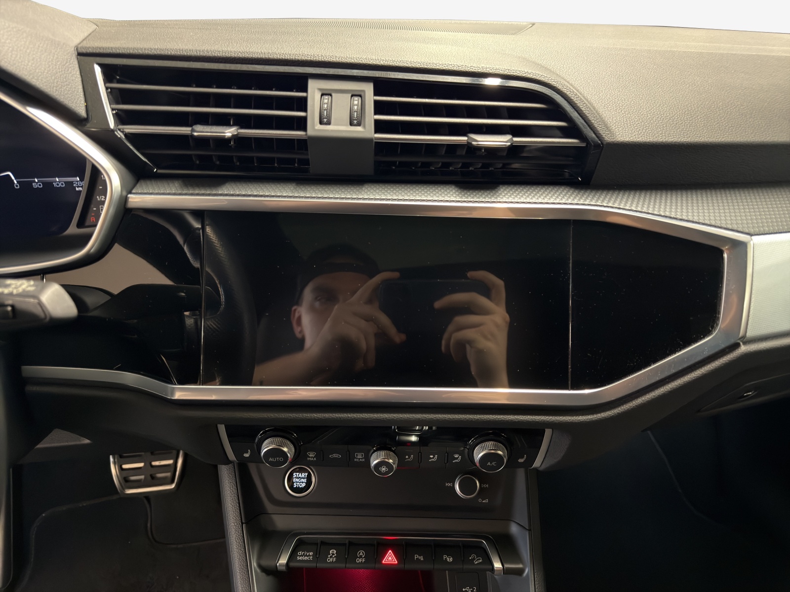AUDI Q3 Sportback 40 TFSI S line quattro S-tronic-image-10