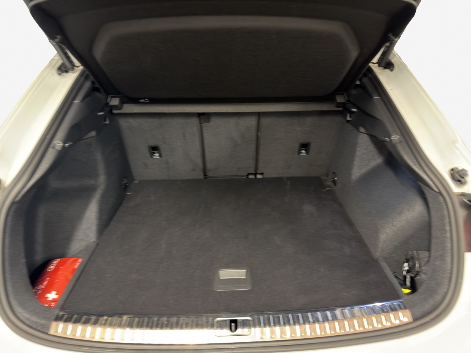 AUDI Q3 Sportback 40 TFSI S line quattro S-tronic-image-12