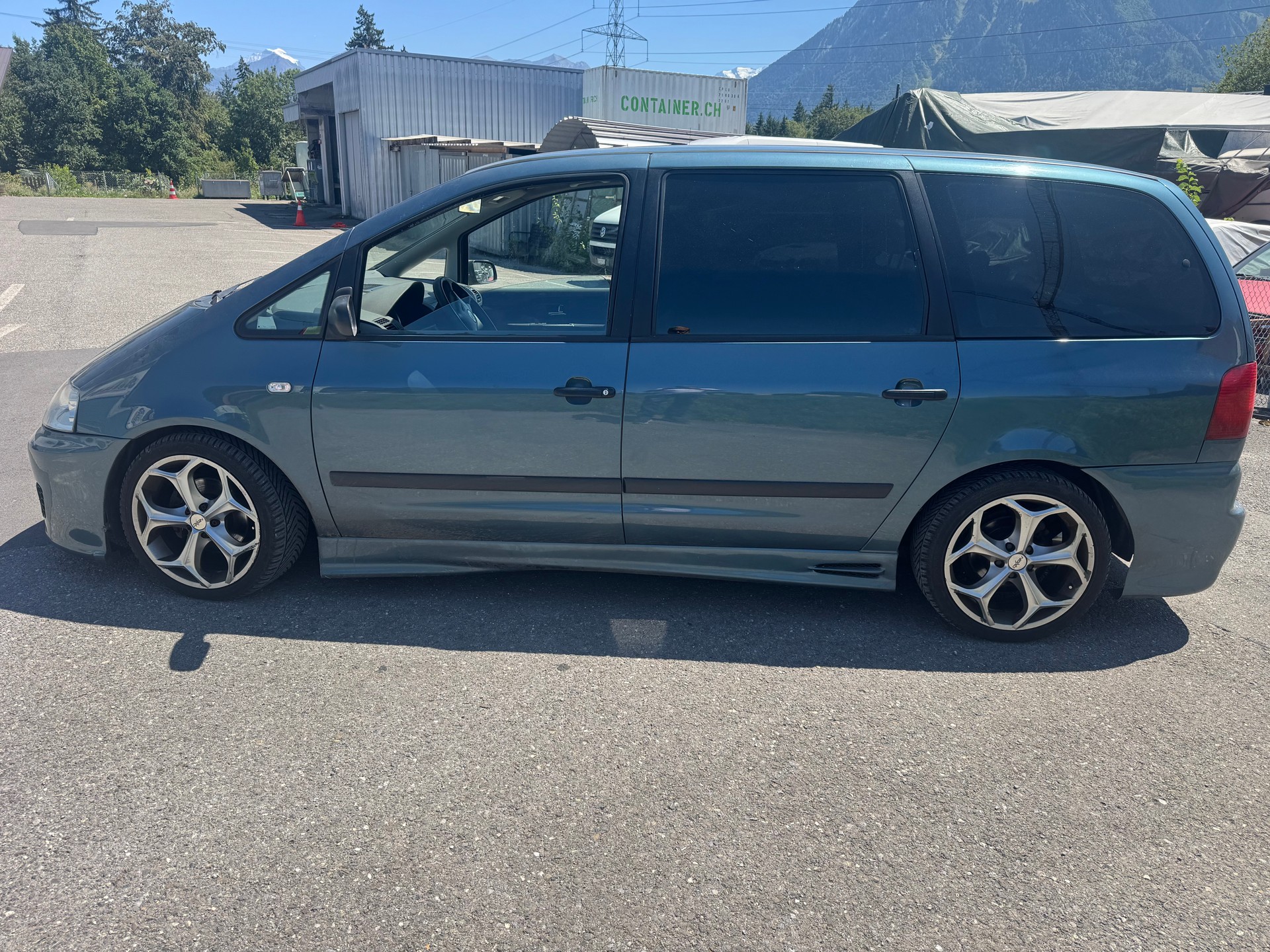 VW Sharan 1.9 TDI Highline-image-4