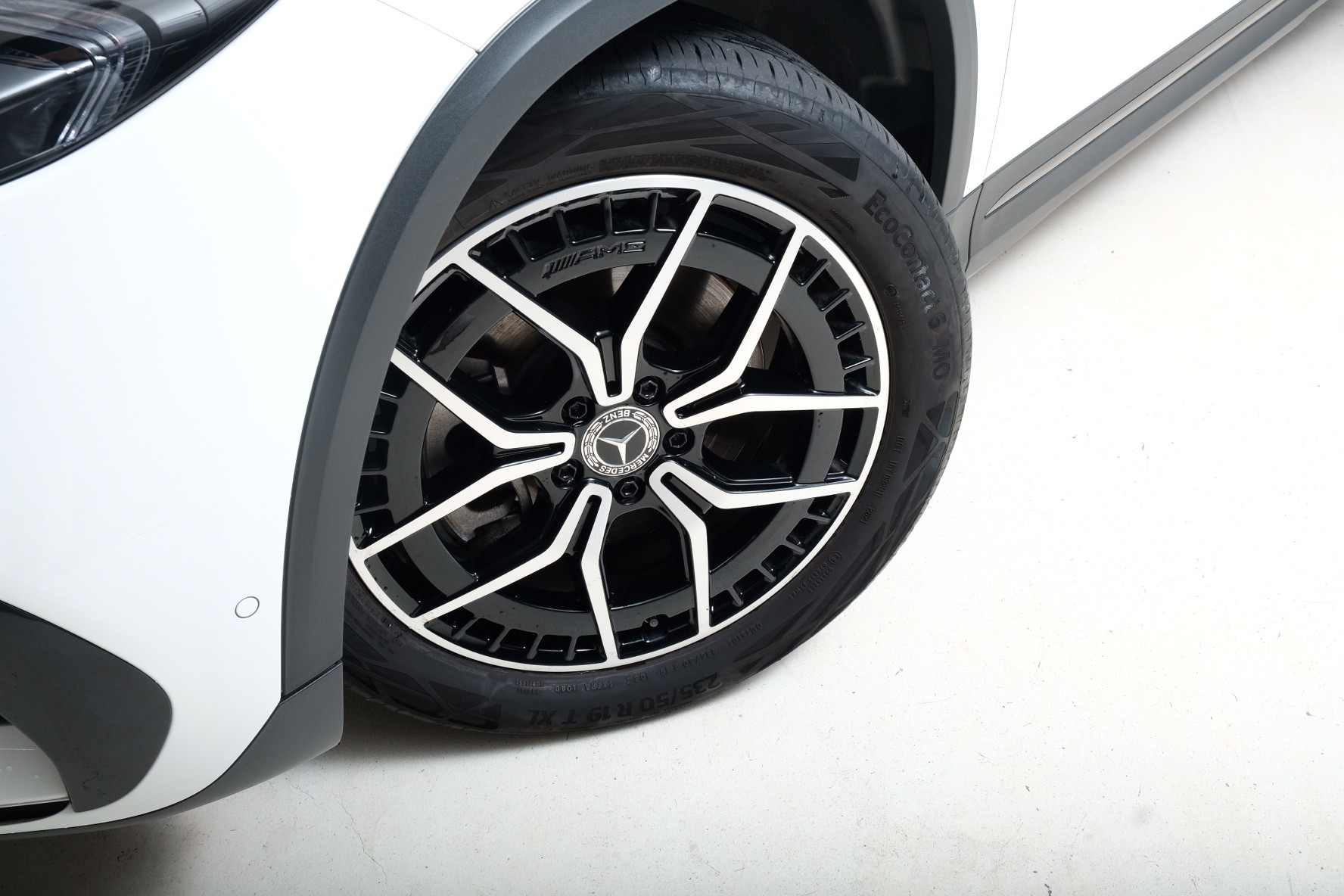 MERCEDES-BENZ EQA 350 AMG Line 4Matic-image-1