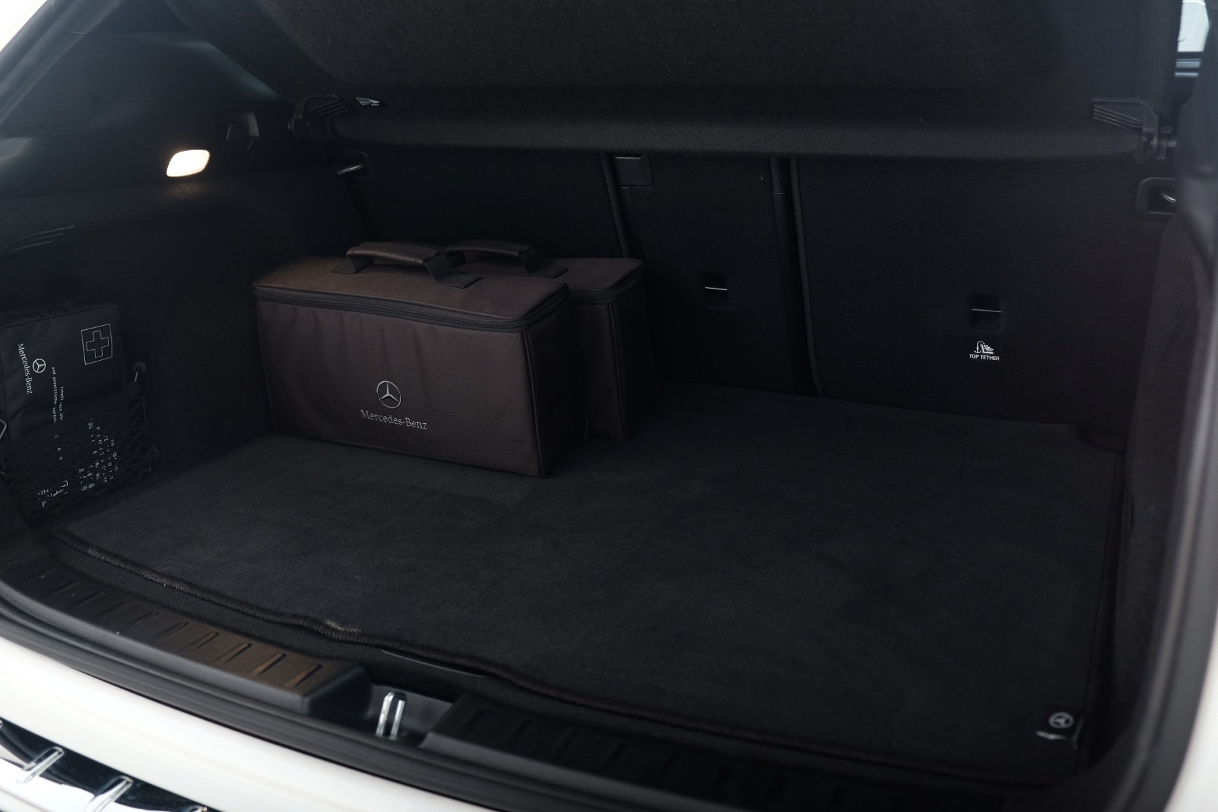 MERCEDES-BENZ EQA 350 AMG Line 4Matic-image-3