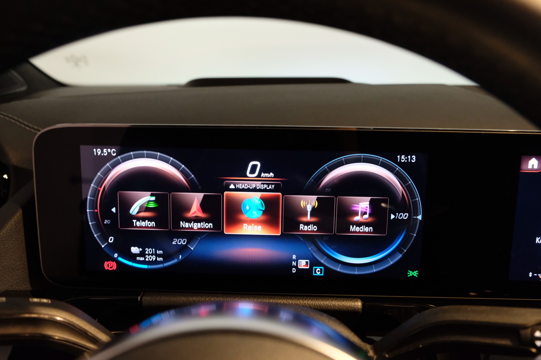 MERCEDES-BENZ EQA 350 AMG Line 4Matic-image-12