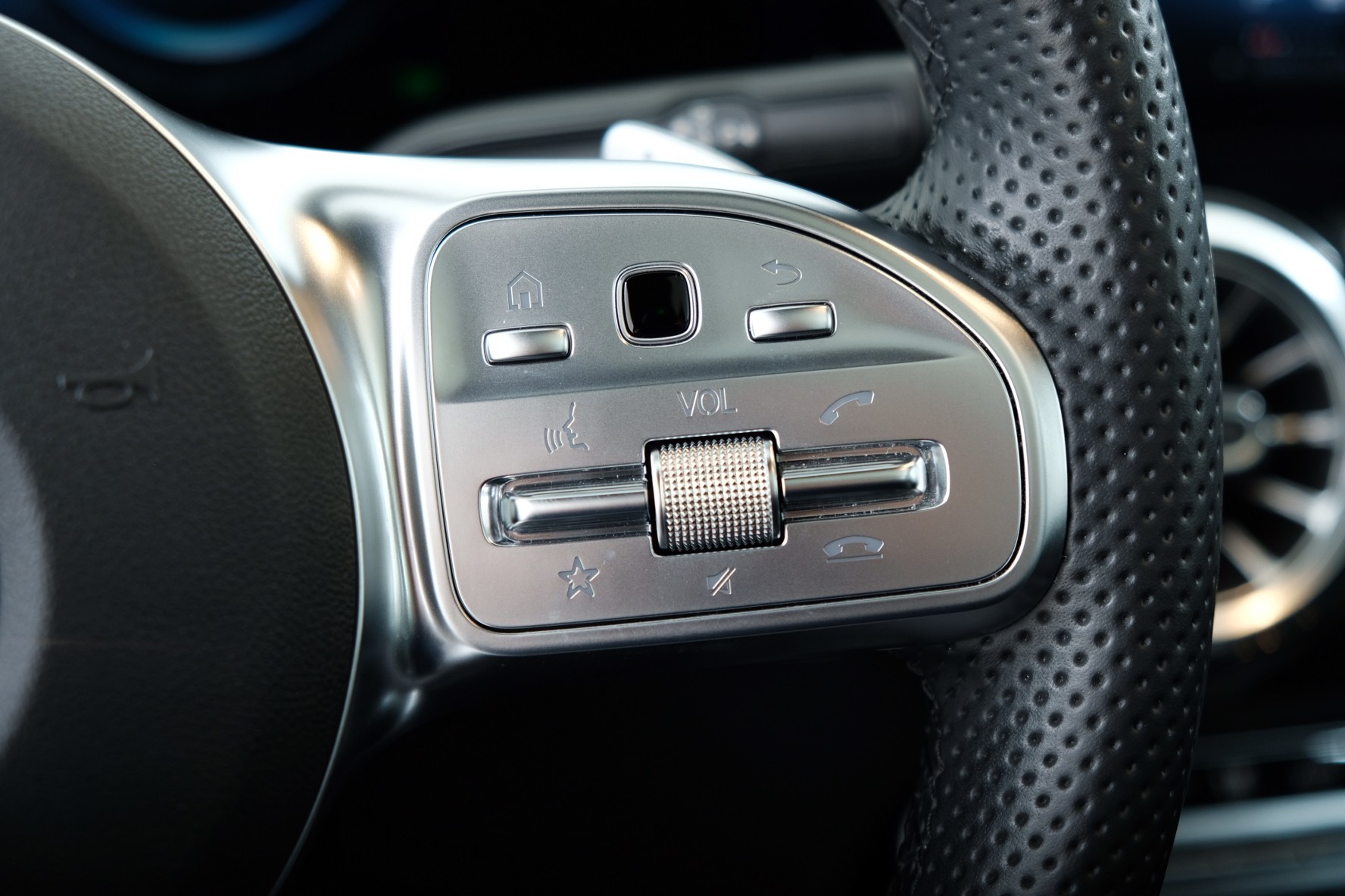 MERCEDES-BENZ EQA 350 AMG Line 4Matic-image-10