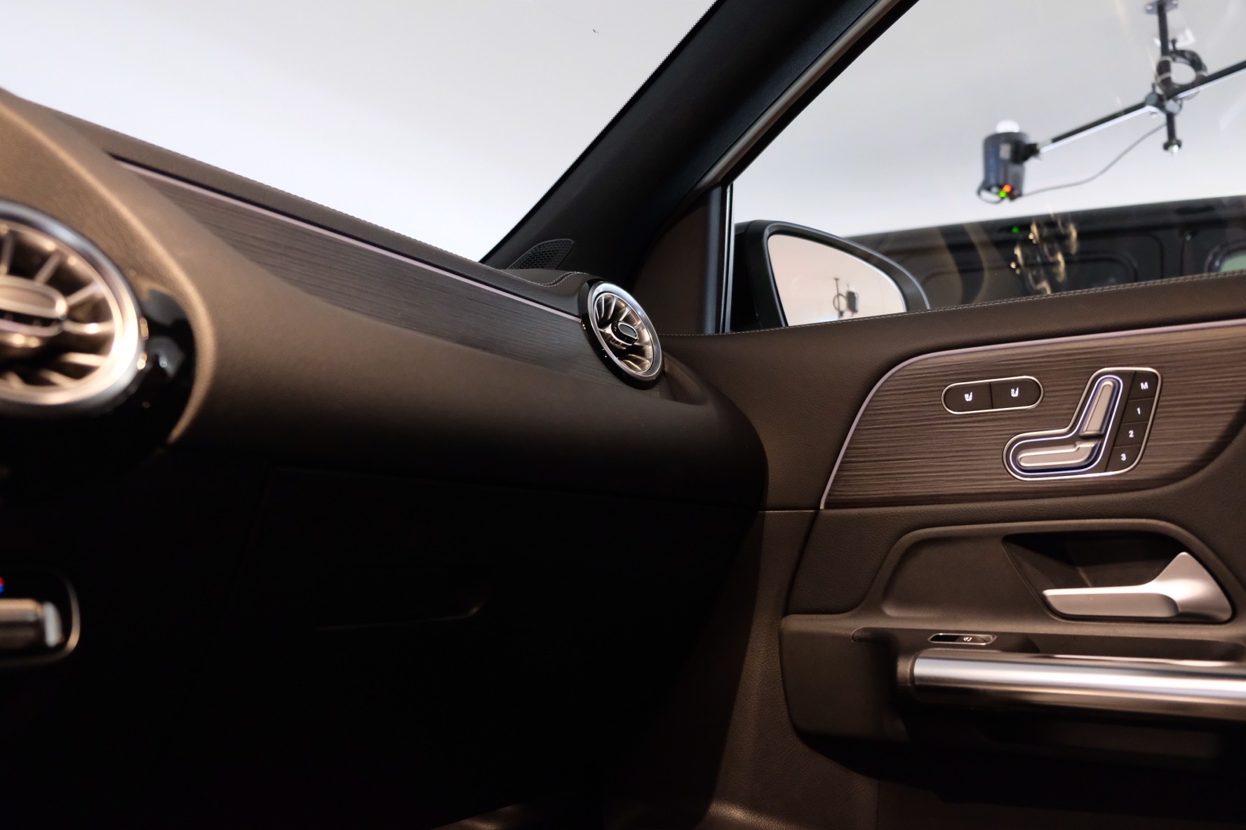 MERCEDES-BENZ EQA 350 AMG Line 4Matic-image-15