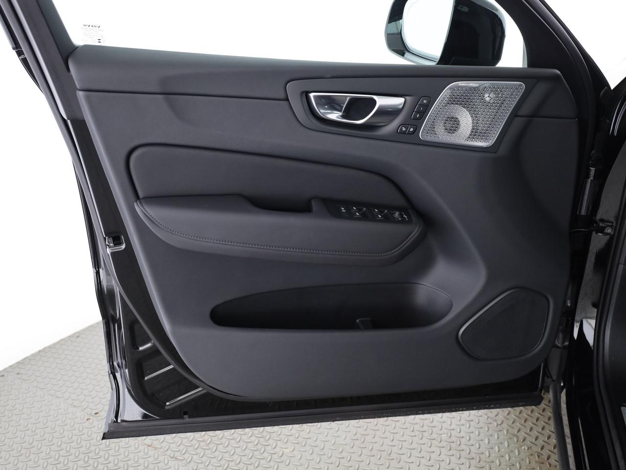 VOLVO XC60 2.0 T8 TE Black Edition eAWD-image-18