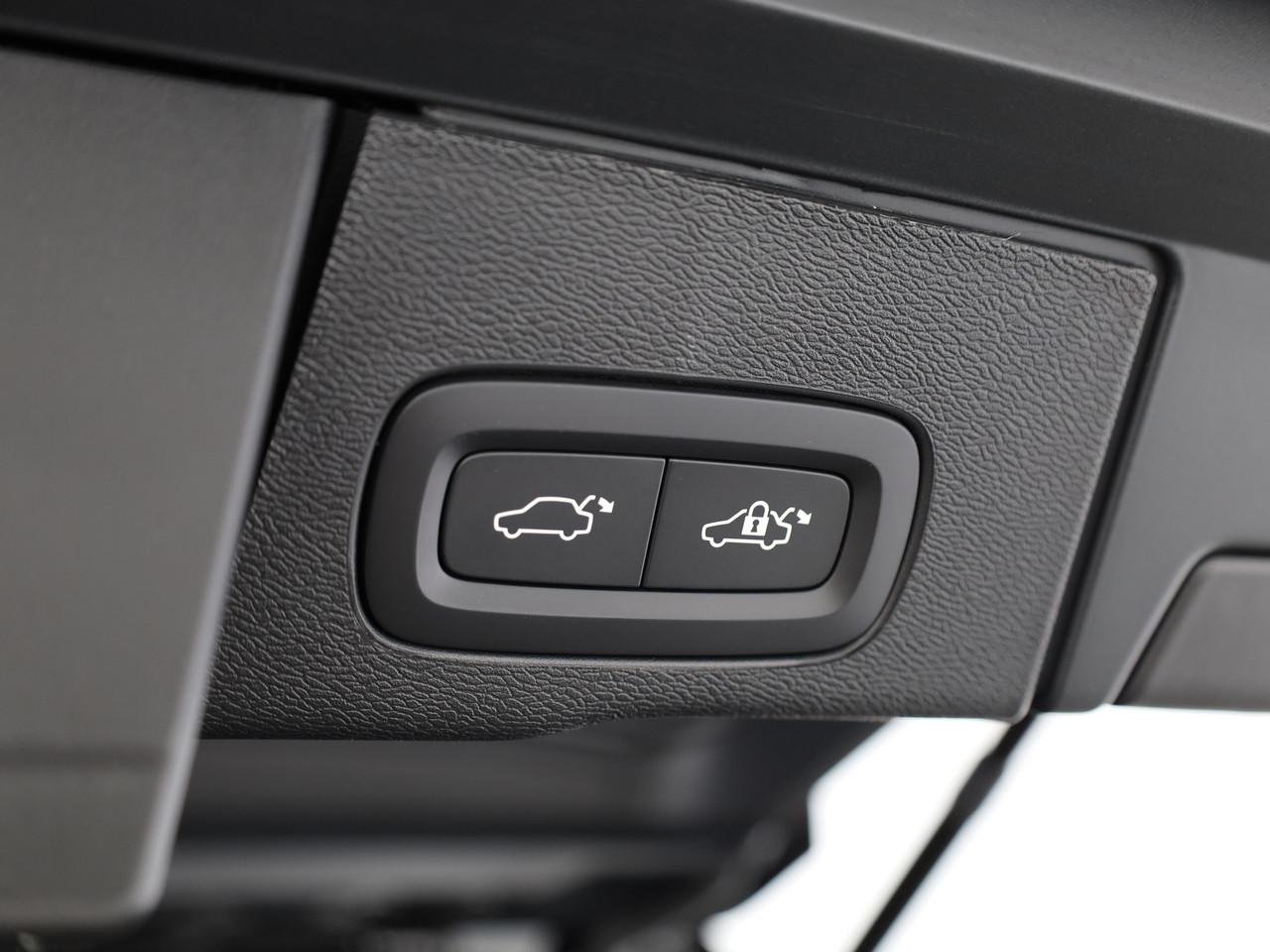VOLVO XC60 2.0 T8 TE Black Edition eAWD-image-17