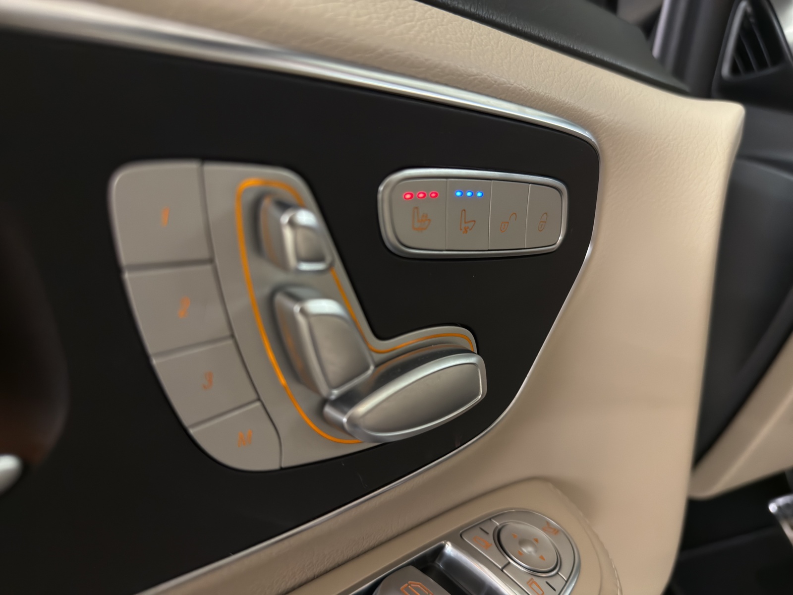 MERCEDES-BENZ V 300 d lang Exclusive 4Matic 9G-Tronic-image-20
