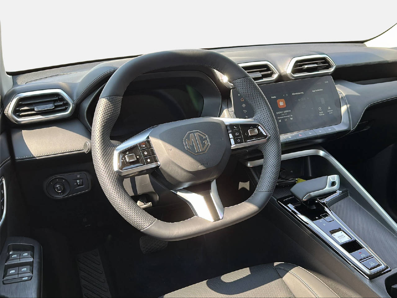 MG ZS 1.5 Hybrid+ Luxury-image-8
