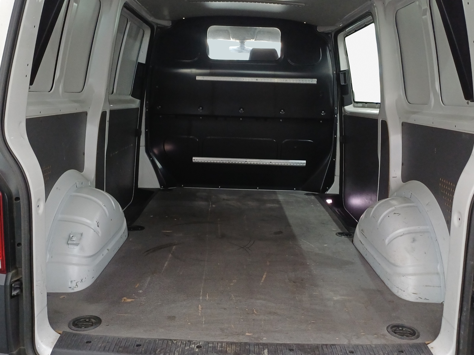 VW T6.1 2.0 TDI-image-12