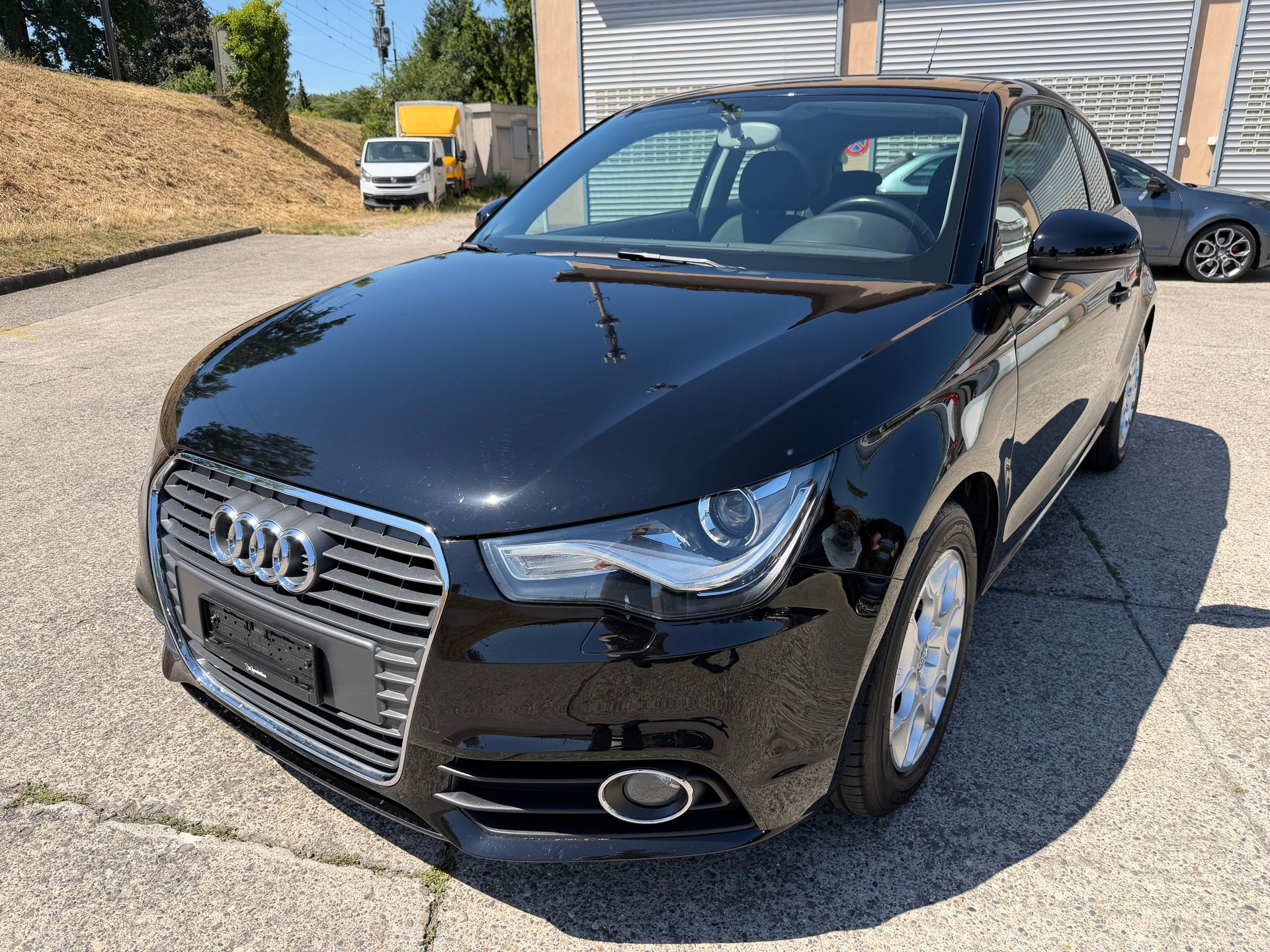 AUDI A1 1.2 TFSI Attraction-image-0