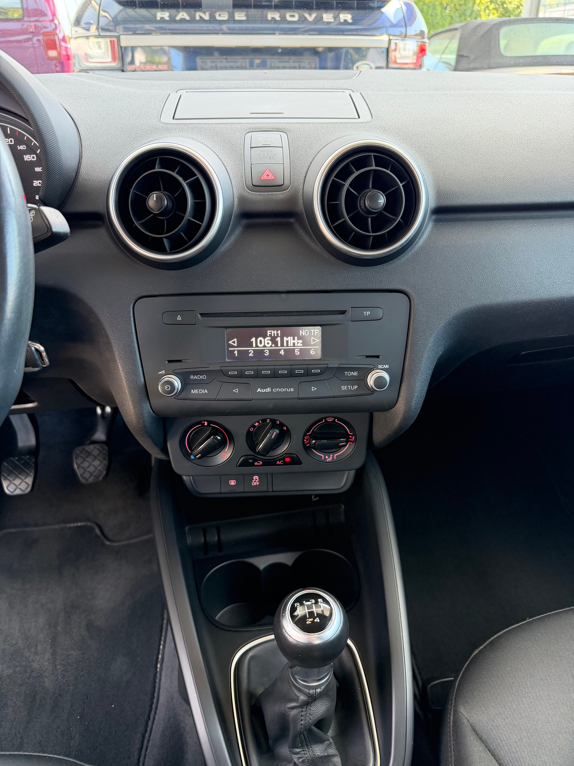 AUDI A1 1.2 TFSI Attraction-image-9