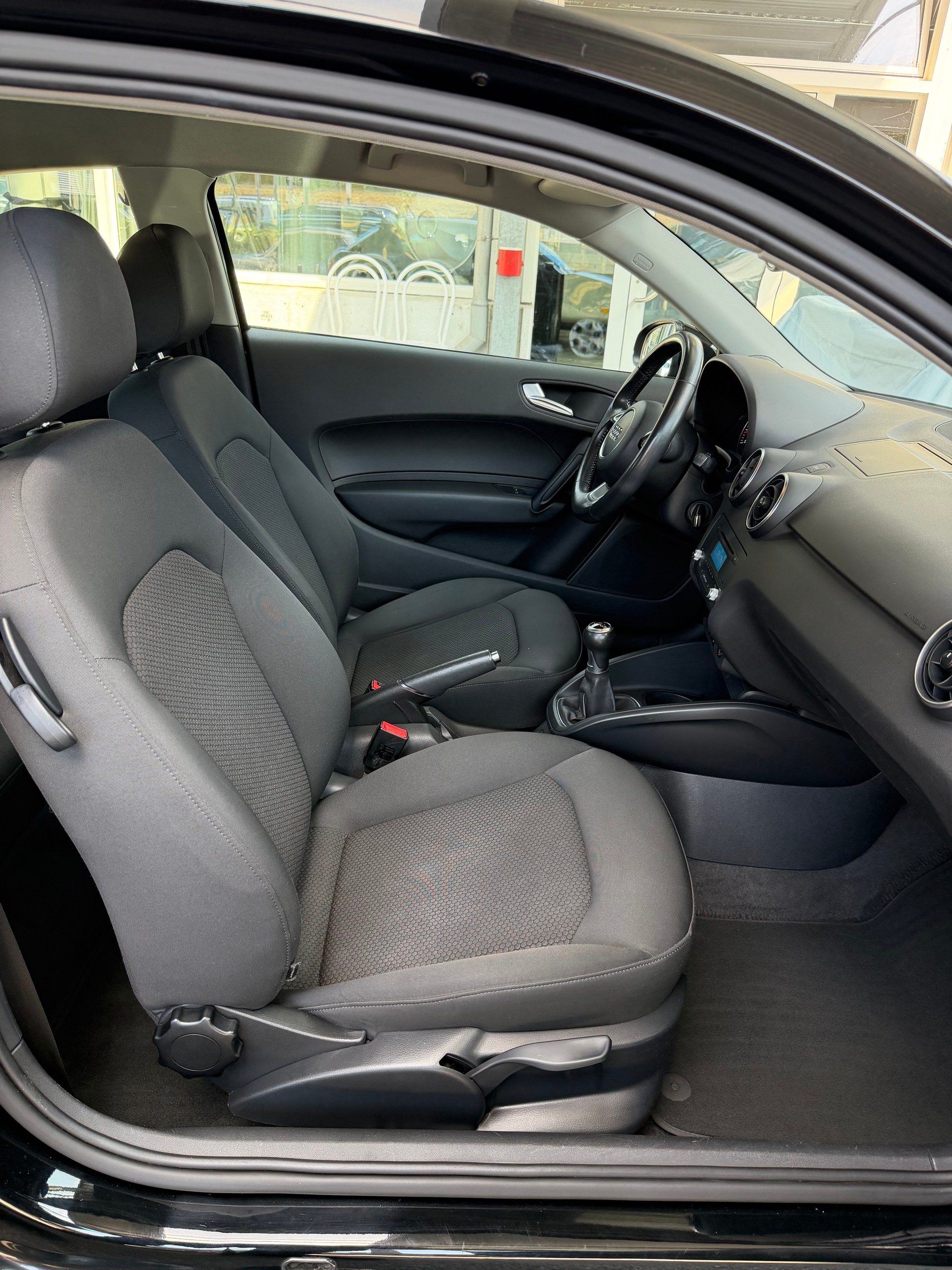 AUDI A1 1.2 TFSI Attraction-image-11