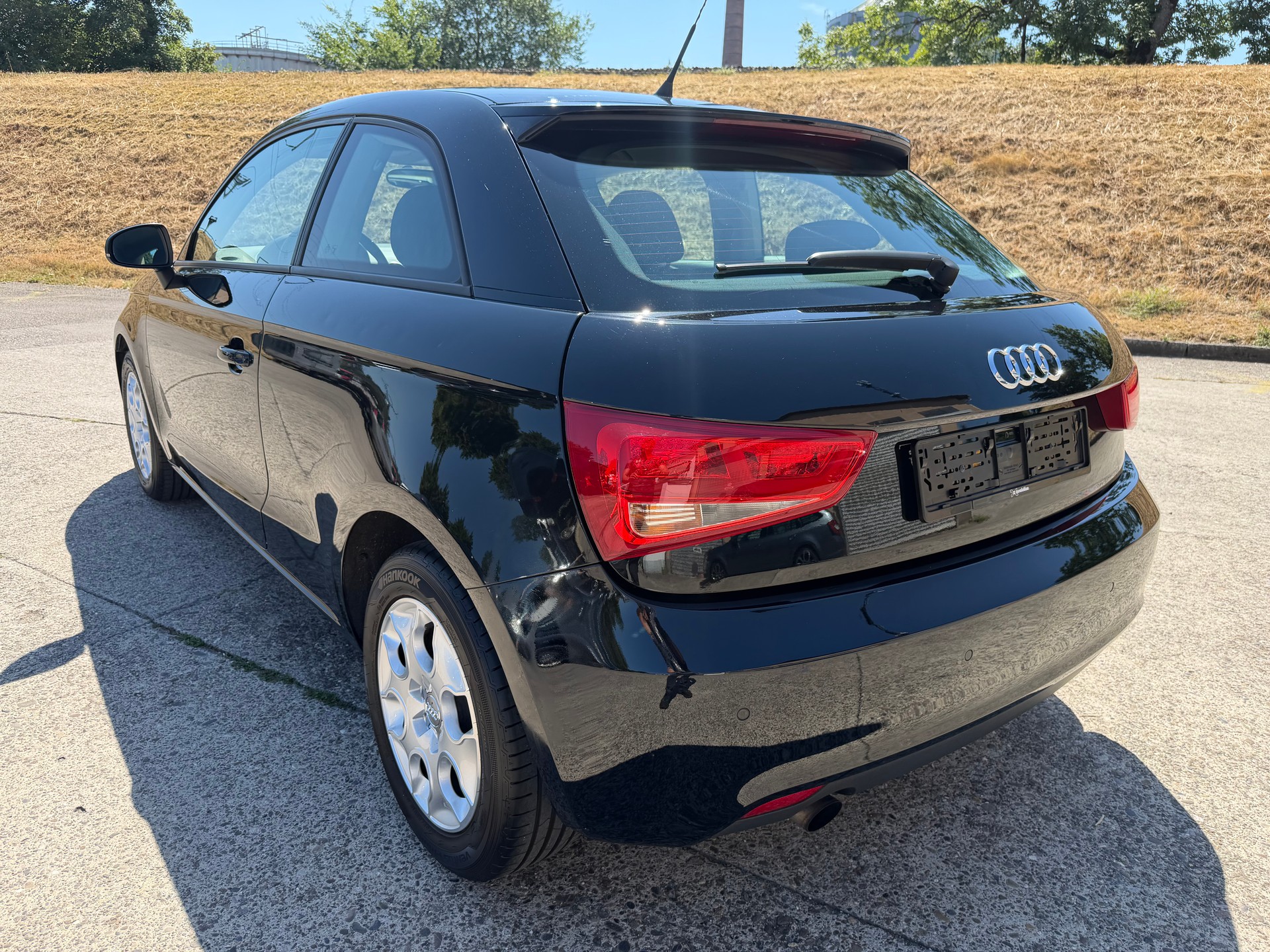 AUDI A1 1.2 TFSI Attraction-image-2