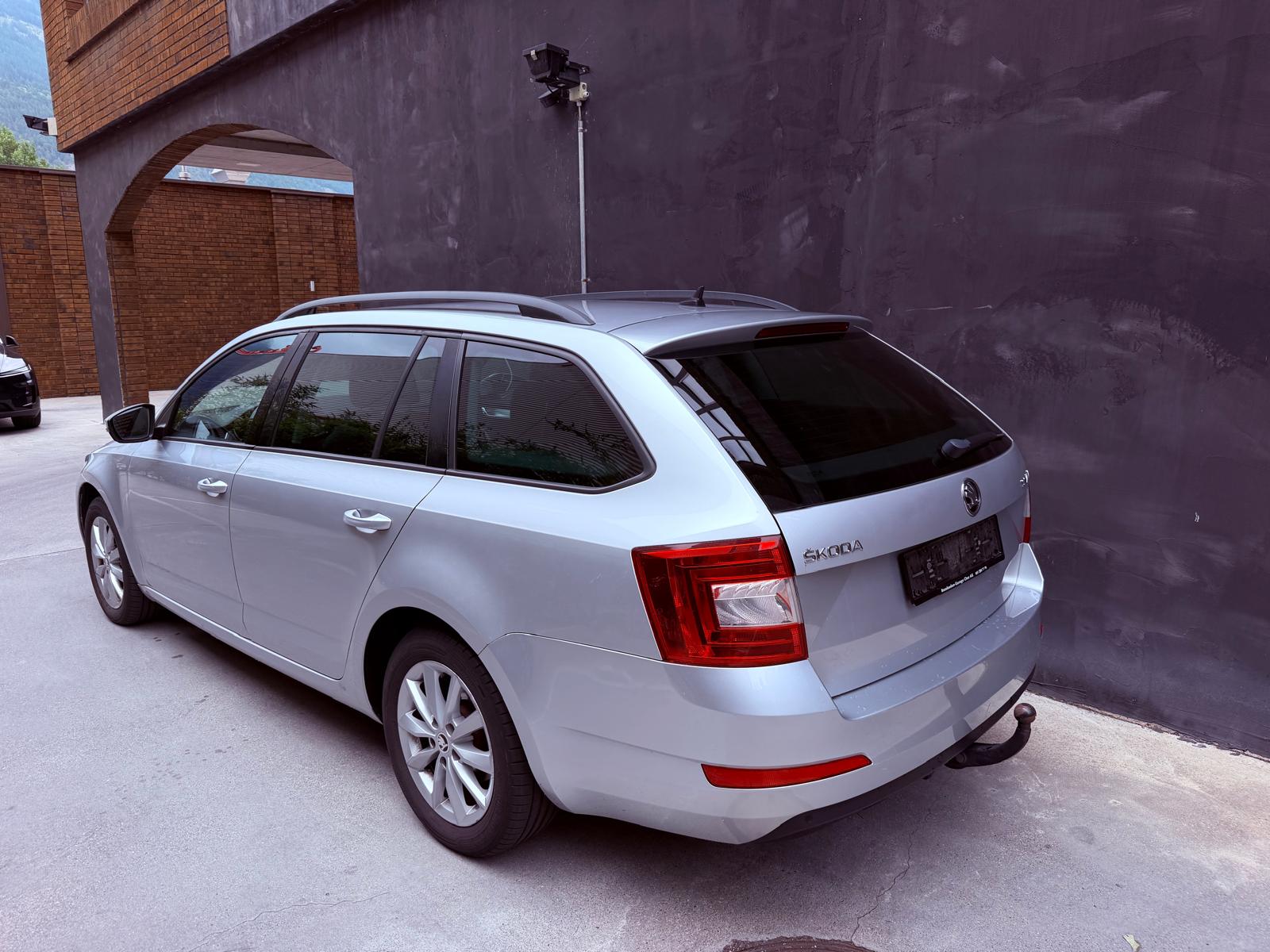 SKODA Octavia Combi 2.0 TDI Ambition 4x4 DSG-image-6