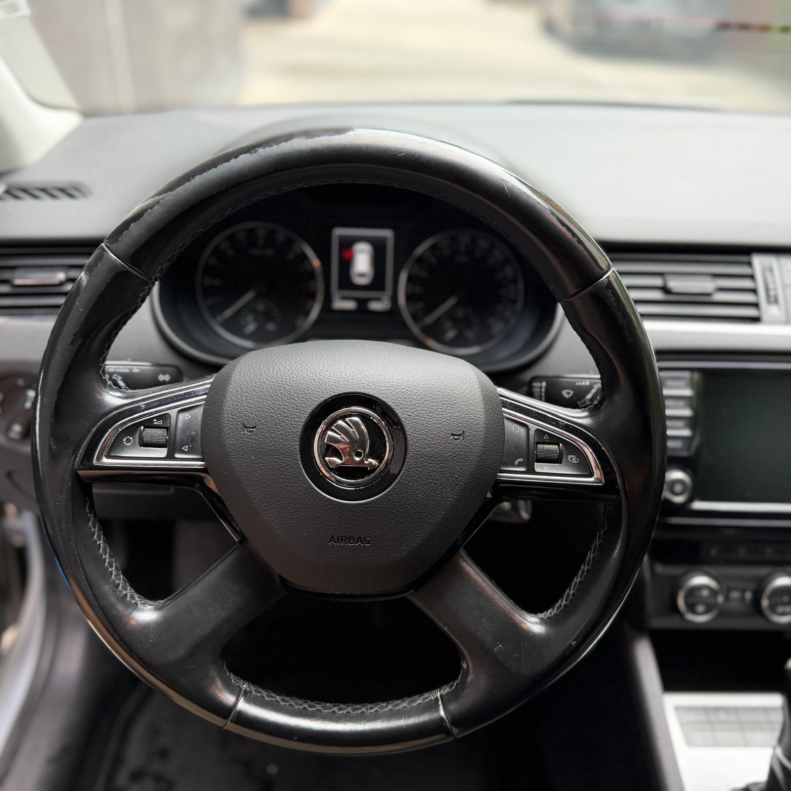 SKODA Octavia Combi 2.0 TDI Ambition 4x4 DSG-image-9
