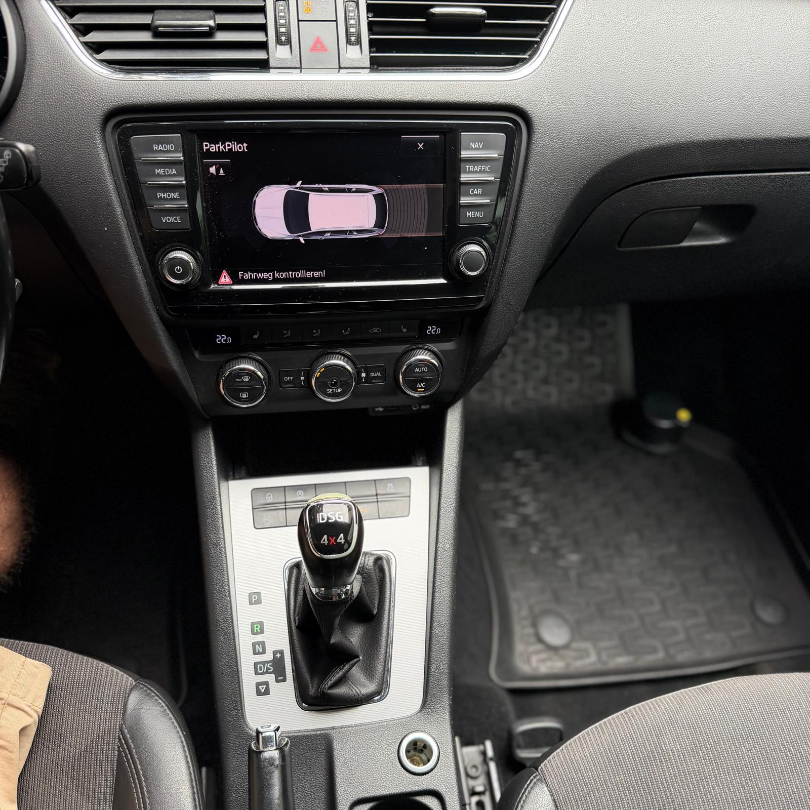 SKODA Octavia Combi 2.0 TDI Ambition 4x4 DSG-image-10