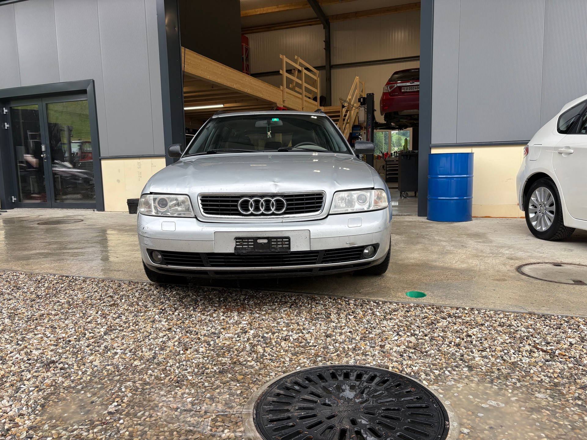 AUDI A4 Avant 2.4 quattro Advance-image-1