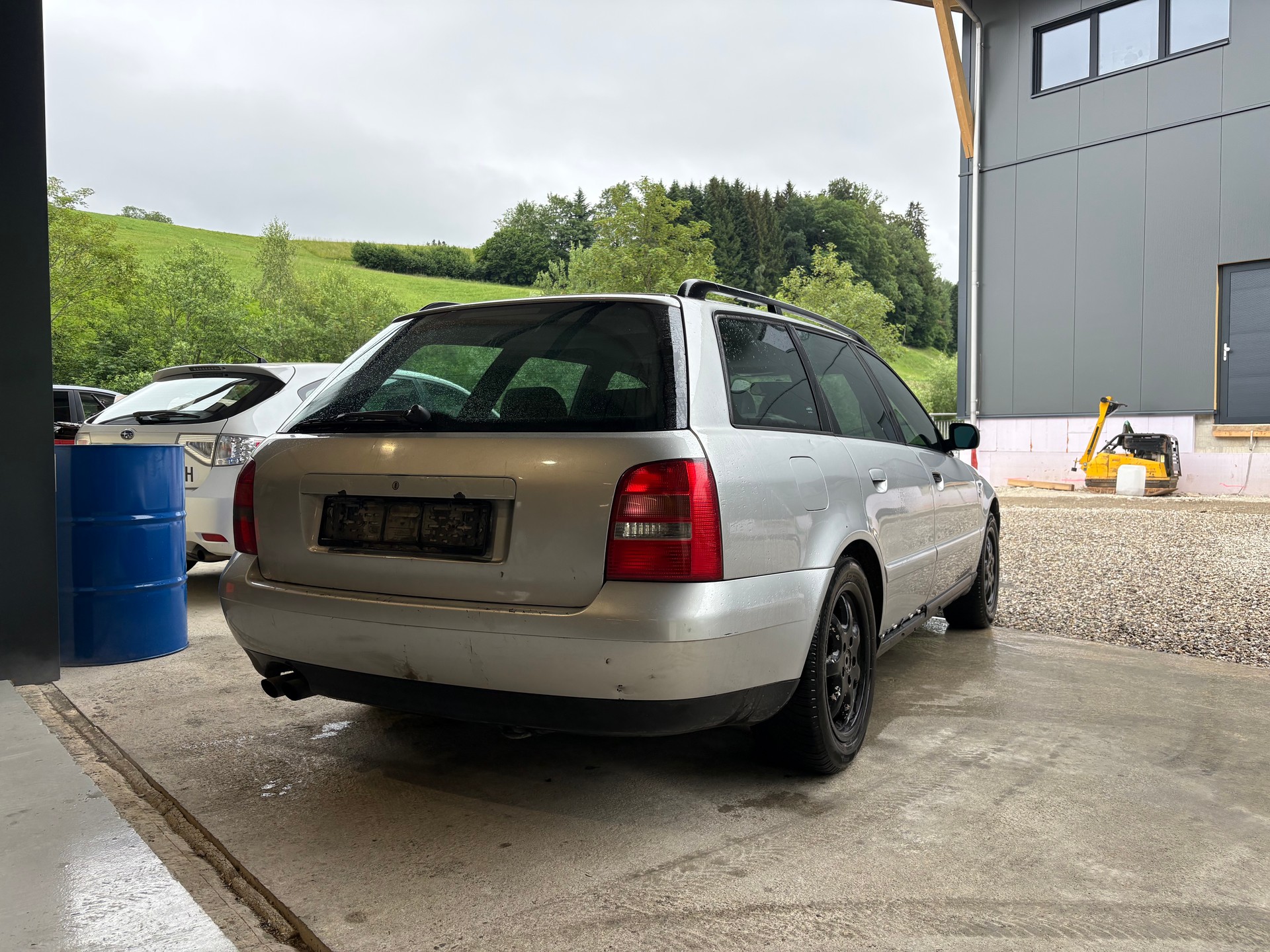 AUDI A4 Avant 2.4 quattro Advance-image-3