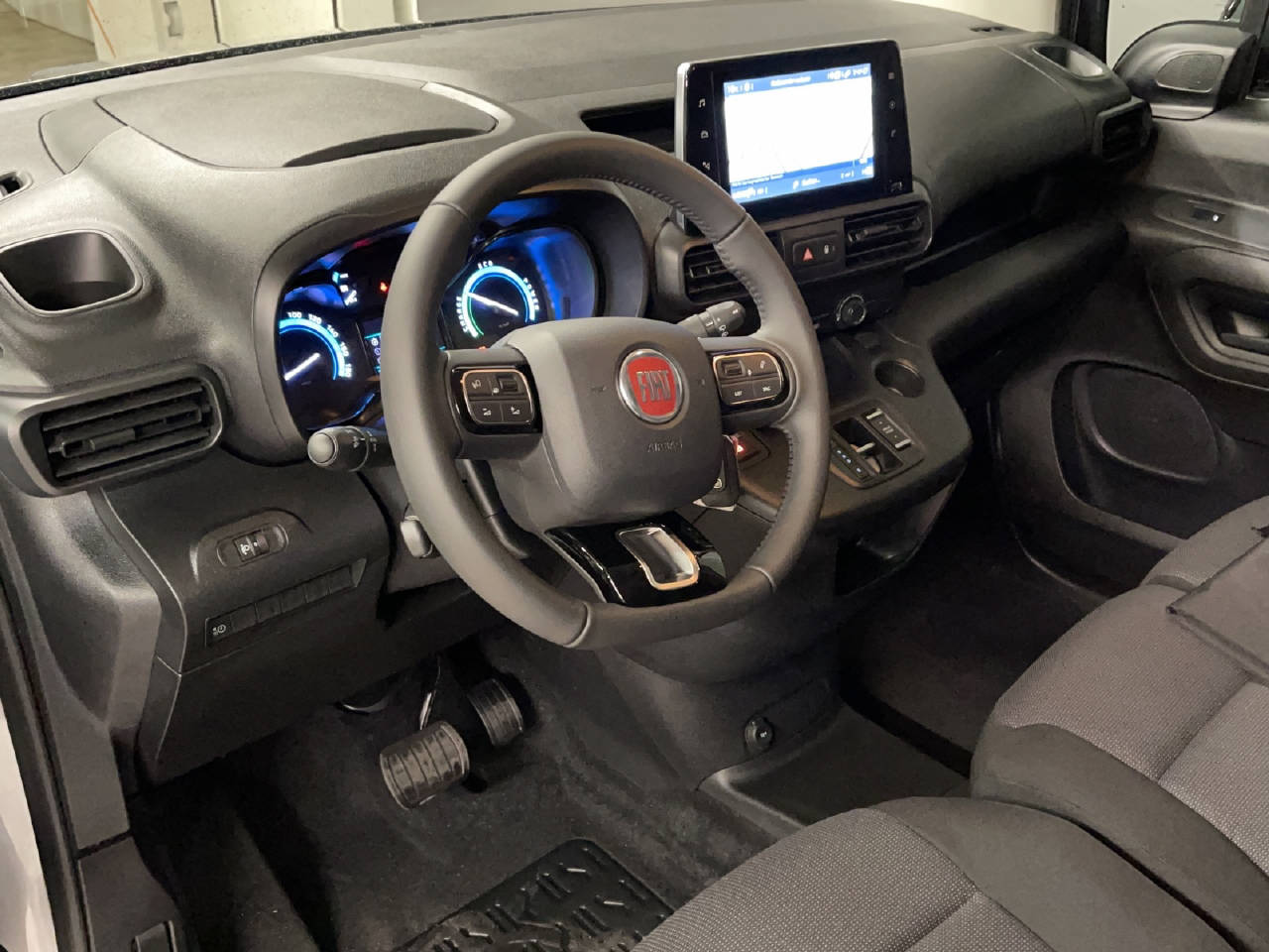 FIAT E-Doblo L1 50 kWh Launch Edition-image-6
