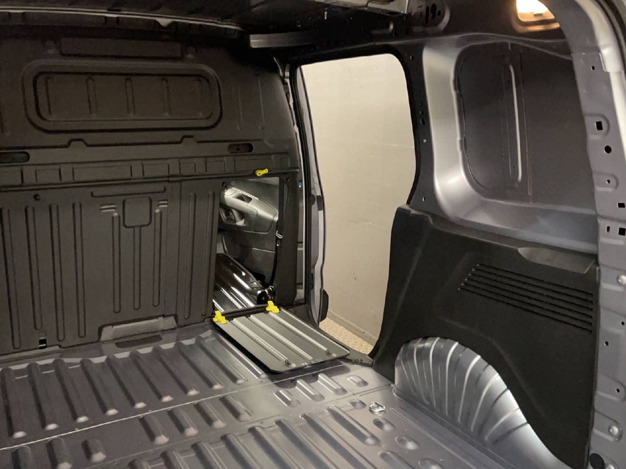 FIAT E-Doblo L1 50 kWh Launch Edition-image-10