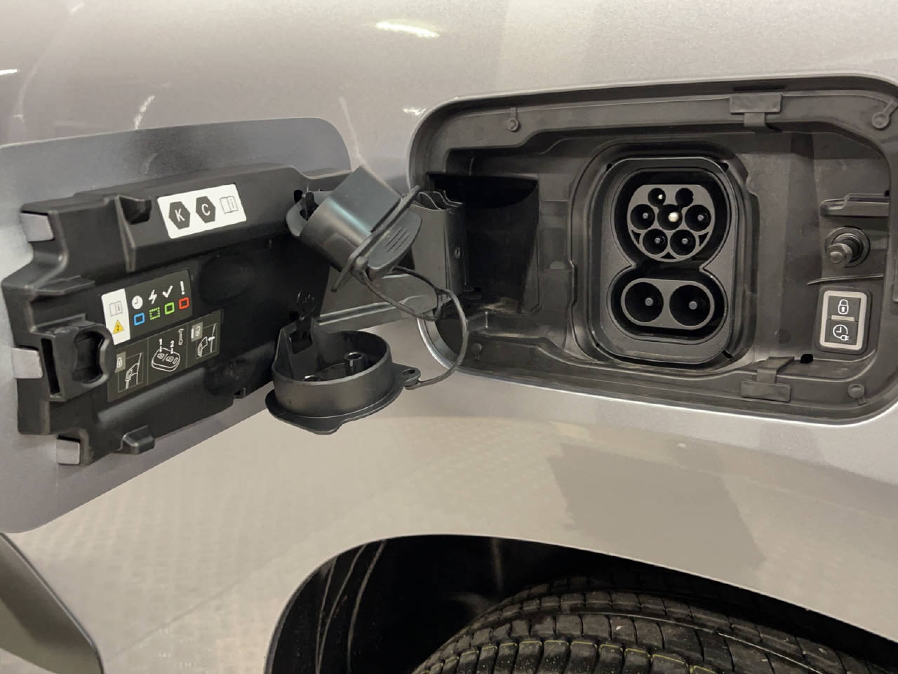FIAT E-Doblo L1 50 kWh Launch Edition-image-12