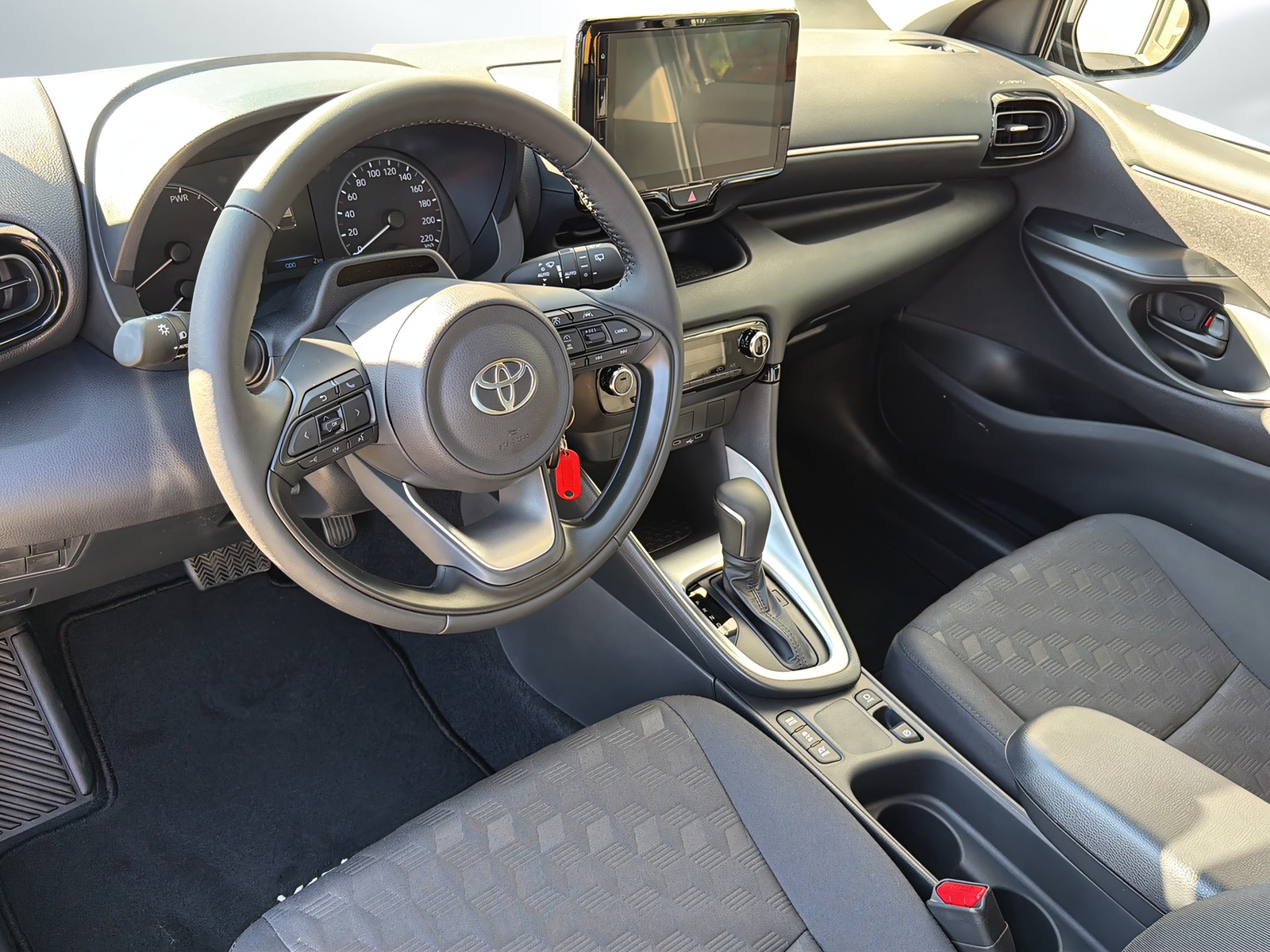 TOYOTA Yaris 1.5 Comfort e-CVT-image-4