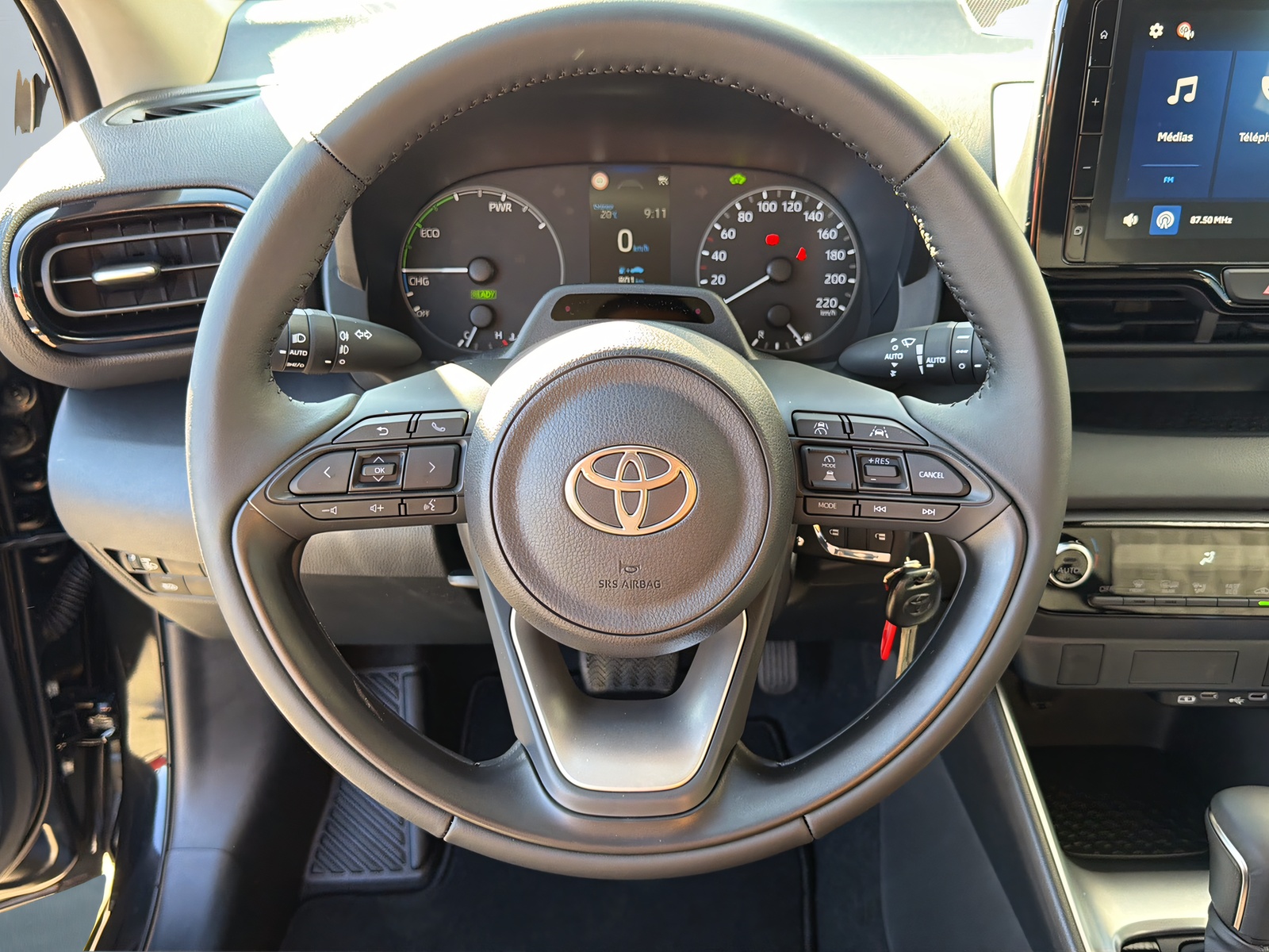 TOYOTA Yaris 1.5 Comfort e-CVT-image-6