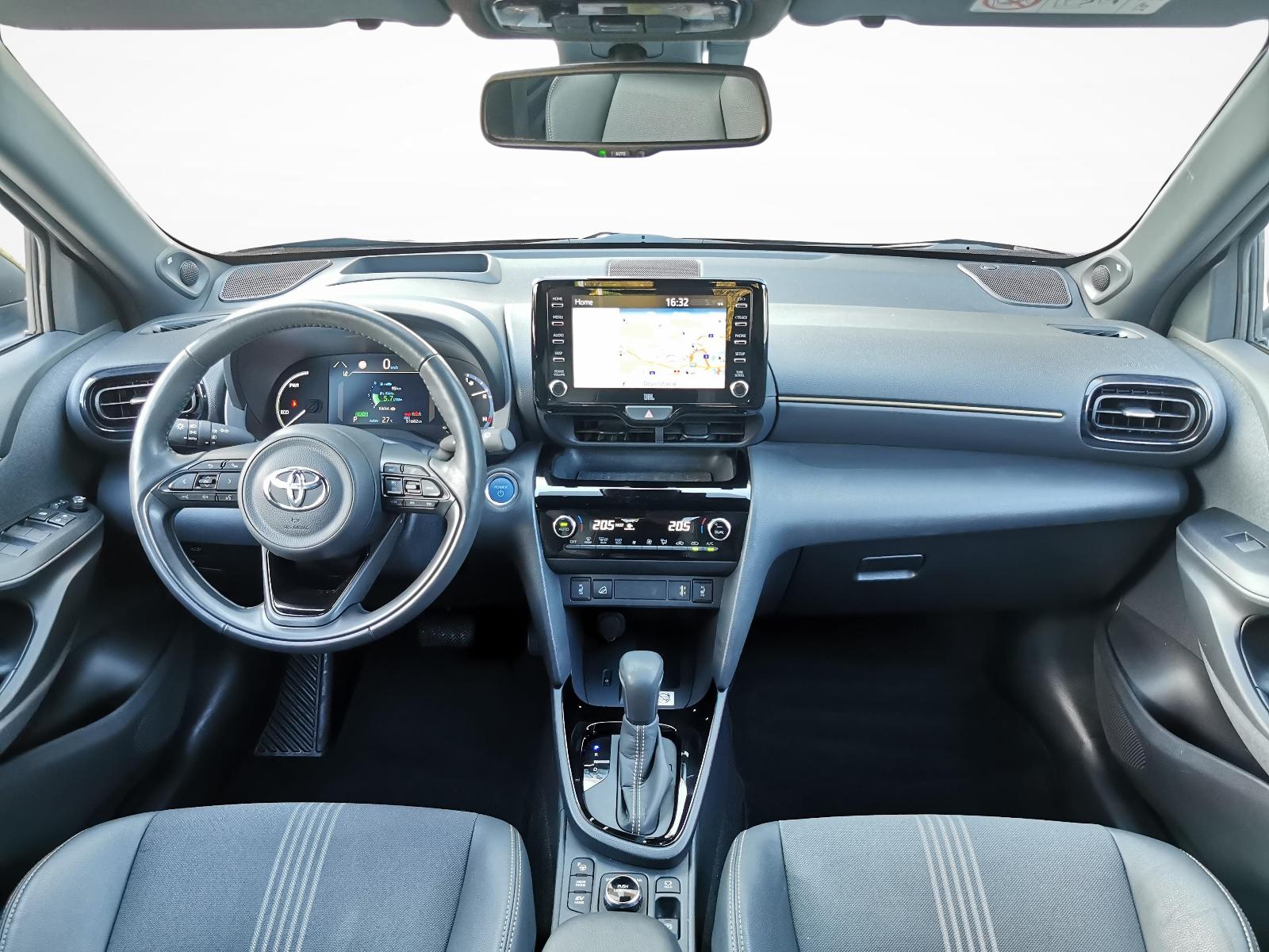 TOYOTA Yaris Cross 1.5 VVT-i HSD Adventure AWD-i-image-3
