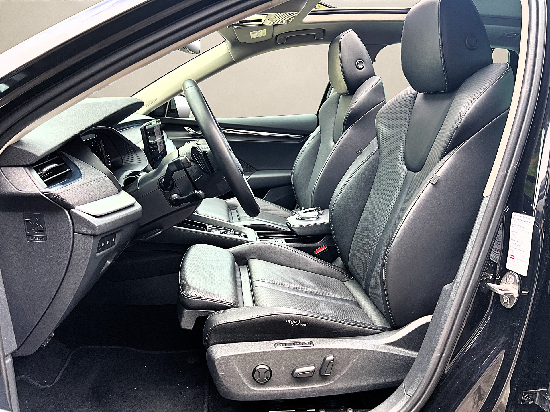 SKODA Octavia Combi❗TOP-AUSSTATTUNG❗2.0 TSI Style DSG 4x4 ✅CH-Fahrzeug & Frisch ab Service und 8-fach bereift auf ALU✅-image-8