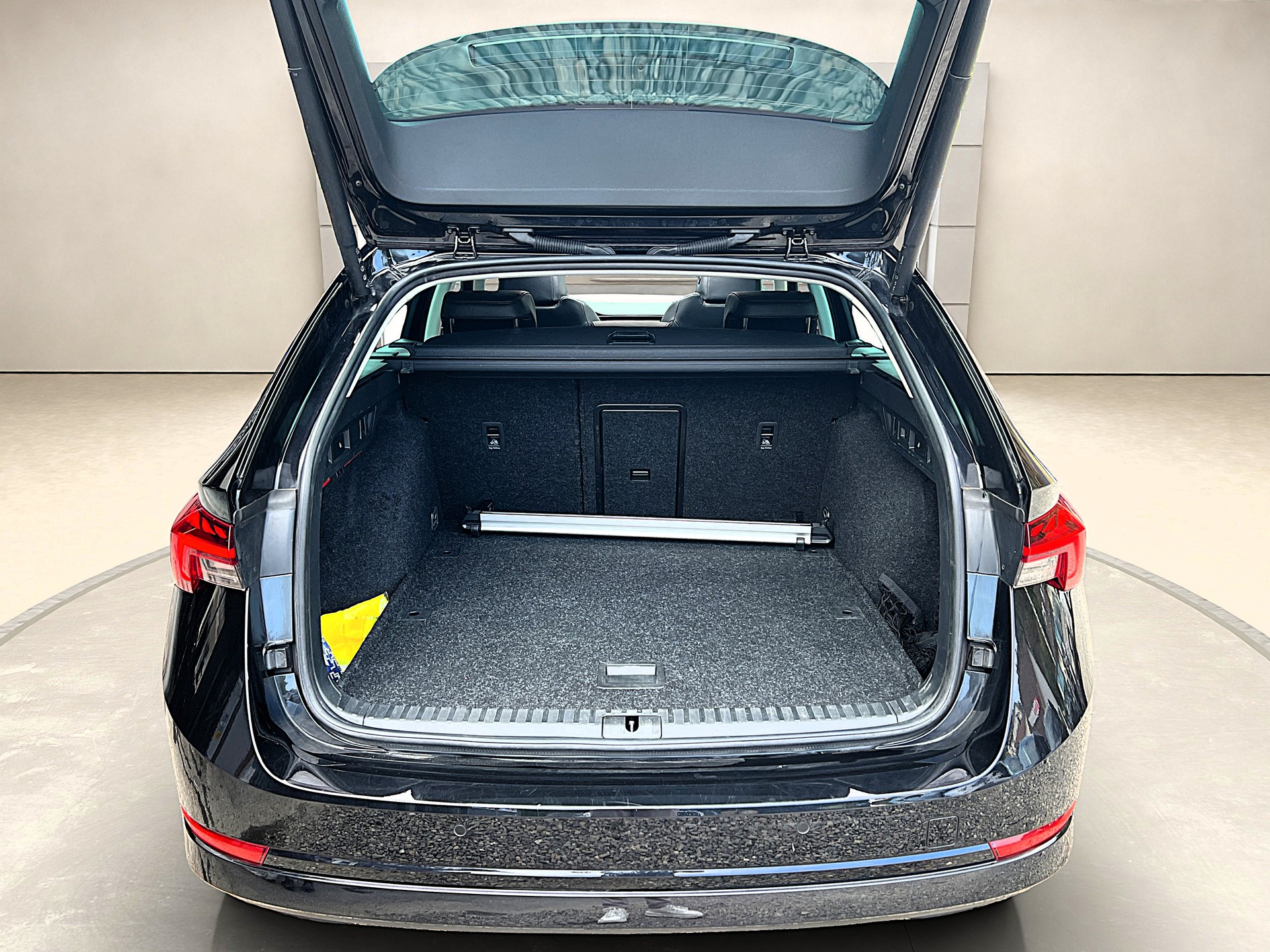 SKODA Octavia Combi❗TOP-AUSSTATTUNG❗2.0 TSI Style DSG 4x4 ✅CH-Fahrzeug & Frisch ab Service und 8-fach bereift auf ALU✅-image-15