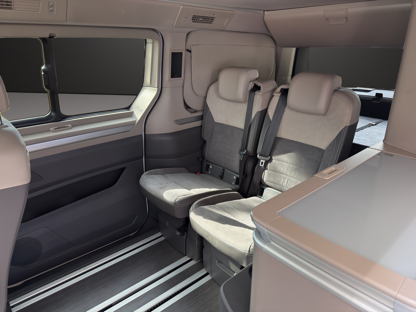 VW California eHybrid Ocean 4Motion-image-11