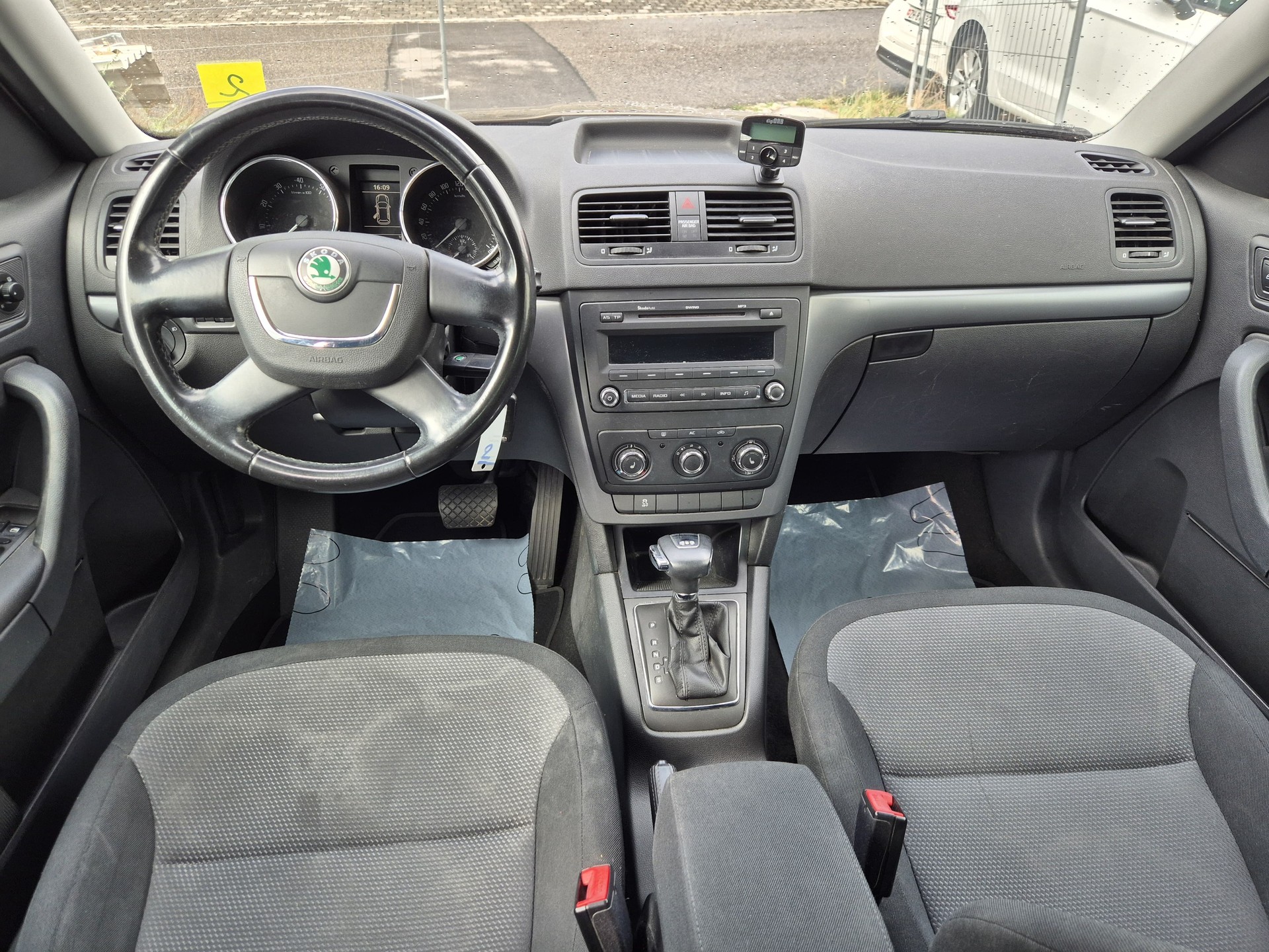 SKODA Yeti 1.2 TSI Active DSG-image-9
