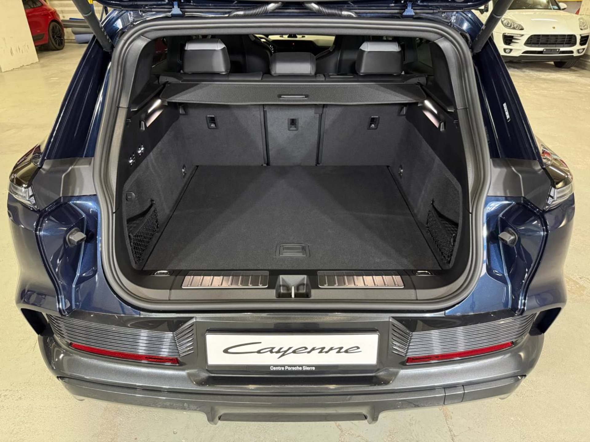 PORSCHE Cayenne Electric-image-21
