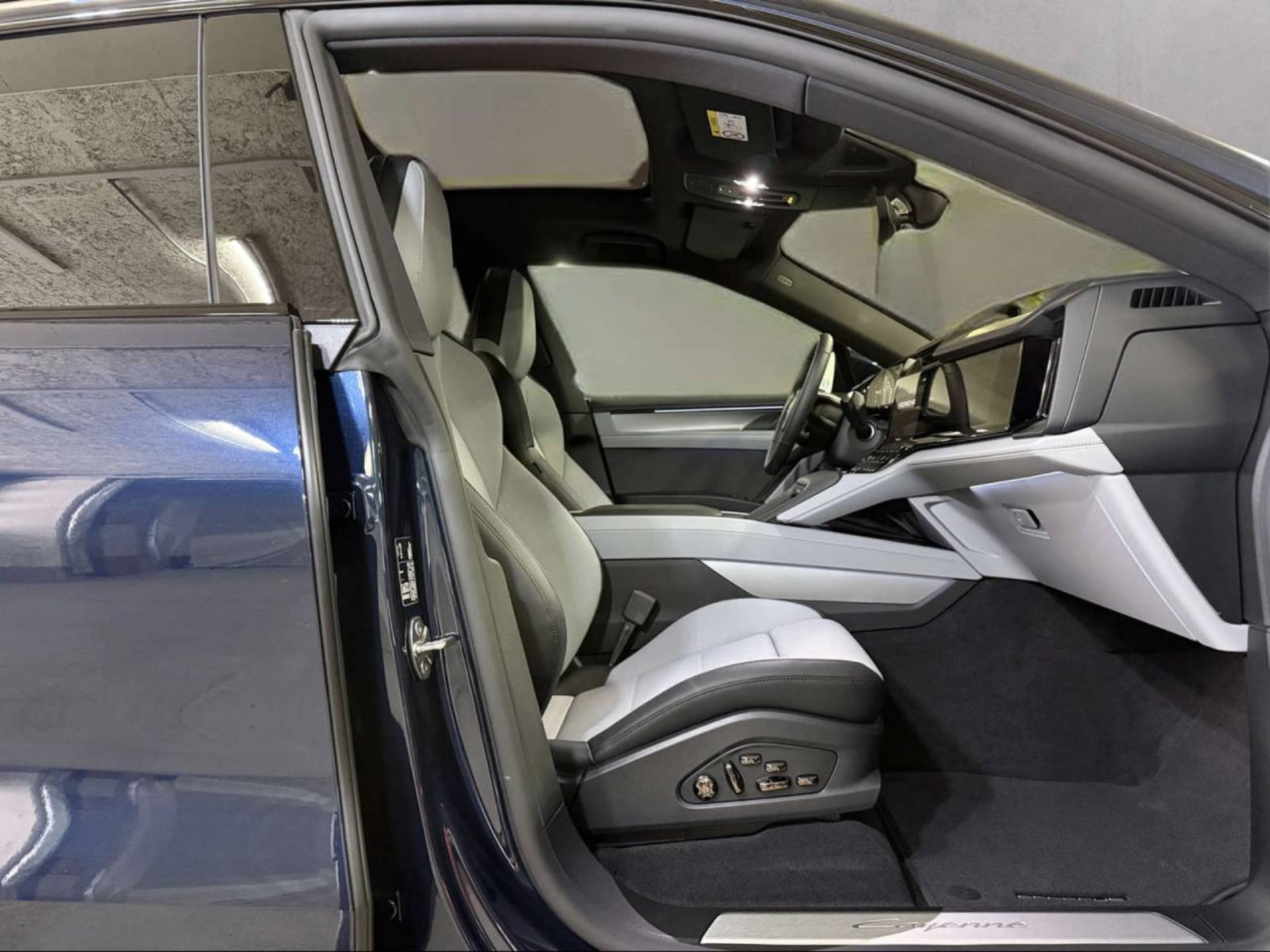 PORSCHE Cayenne Electric-image-17