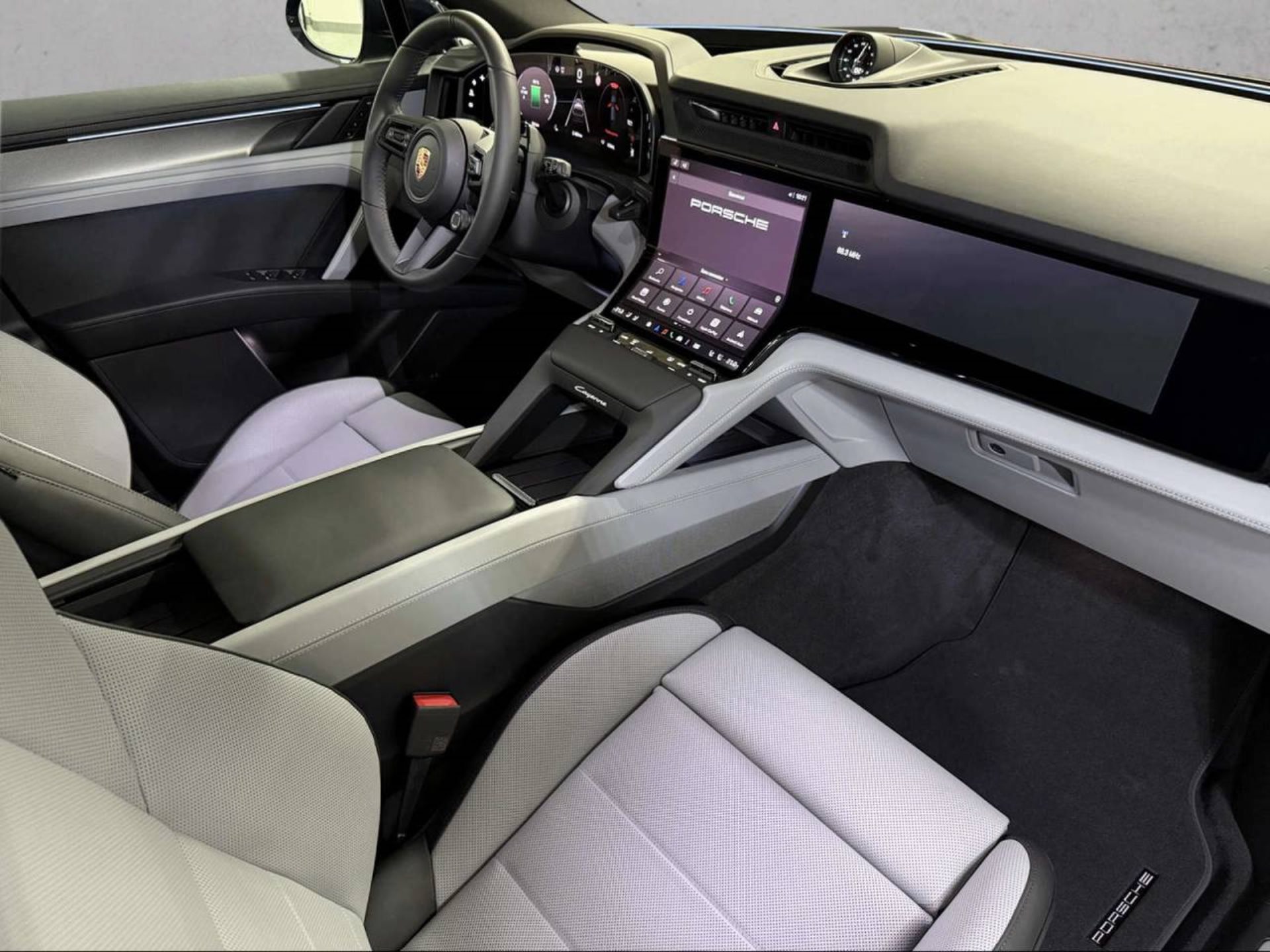 PORSCHE Cayenne Electric-image-15